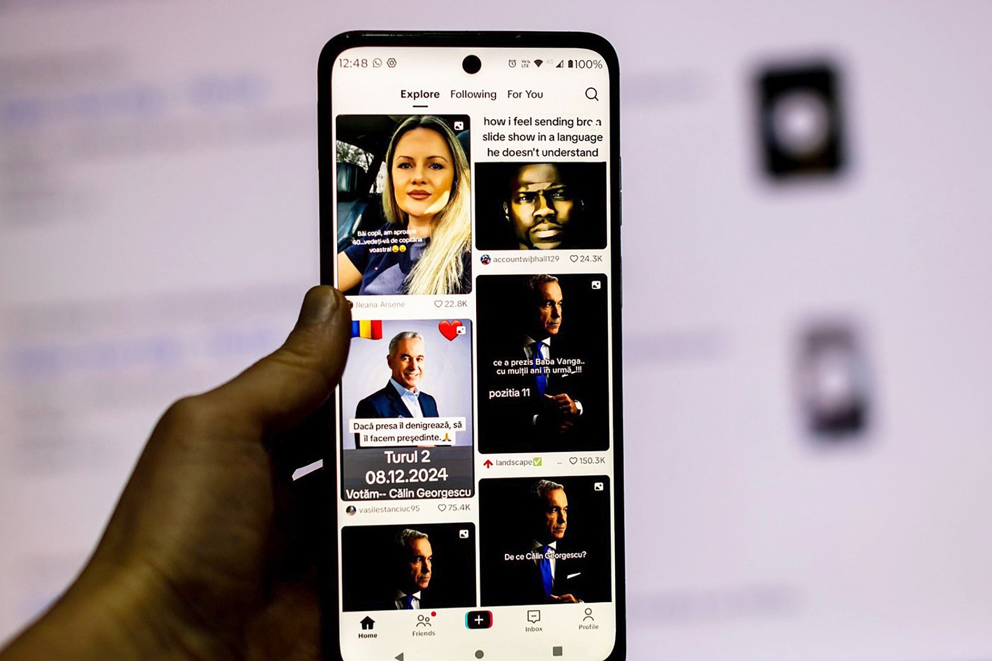 Češi naštěstí tak neholduji TikToku, ale to neznamená, že jsou zdejší volby v bezpečí