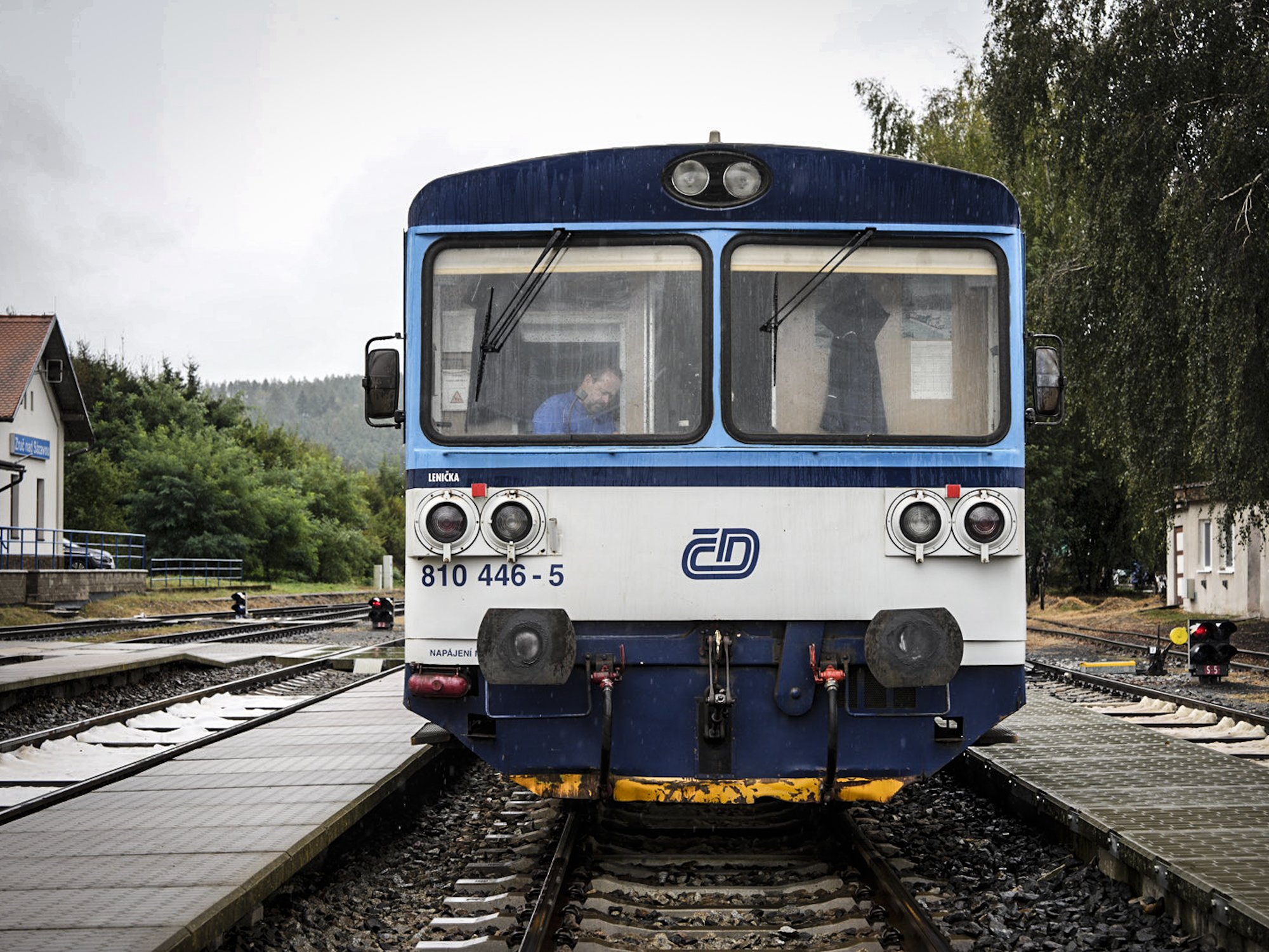 Regionální vlaky jsou dnes jedním z nejviditelnějších poznávacích znamení, že přejíždíme přes hranice krajů.