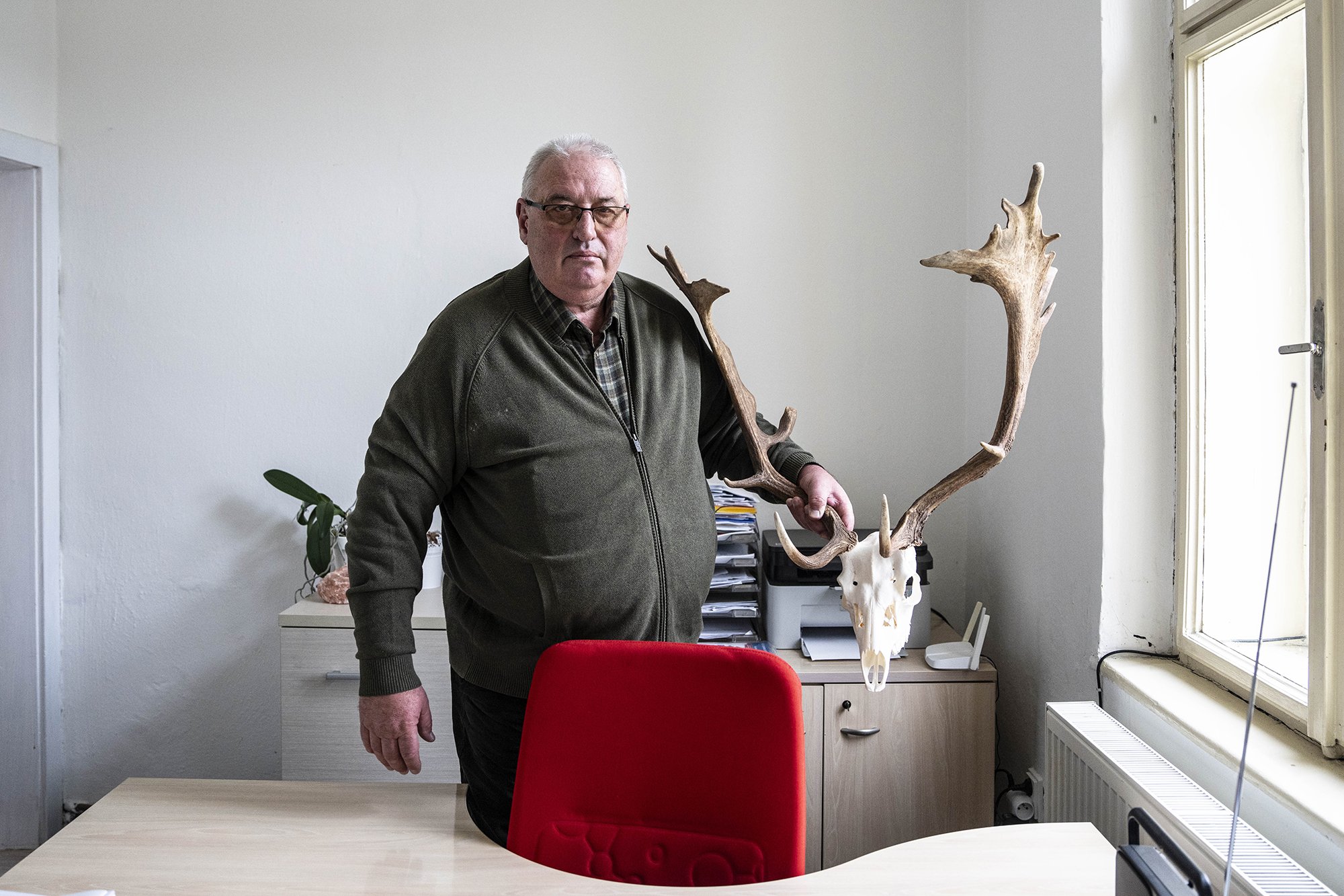 „Byli tam někteří, kteří se opravdu snažili a ulovili třeba padesát kusů daňčího za rok, ale jiní se vezli a ulovili třeba jen jeden kus a chtěli lovit výhradně samce kvůli trofejím,“ říká Karel Dvořák, místní myslivec a zemědělec
Autor: Milan Jaroš