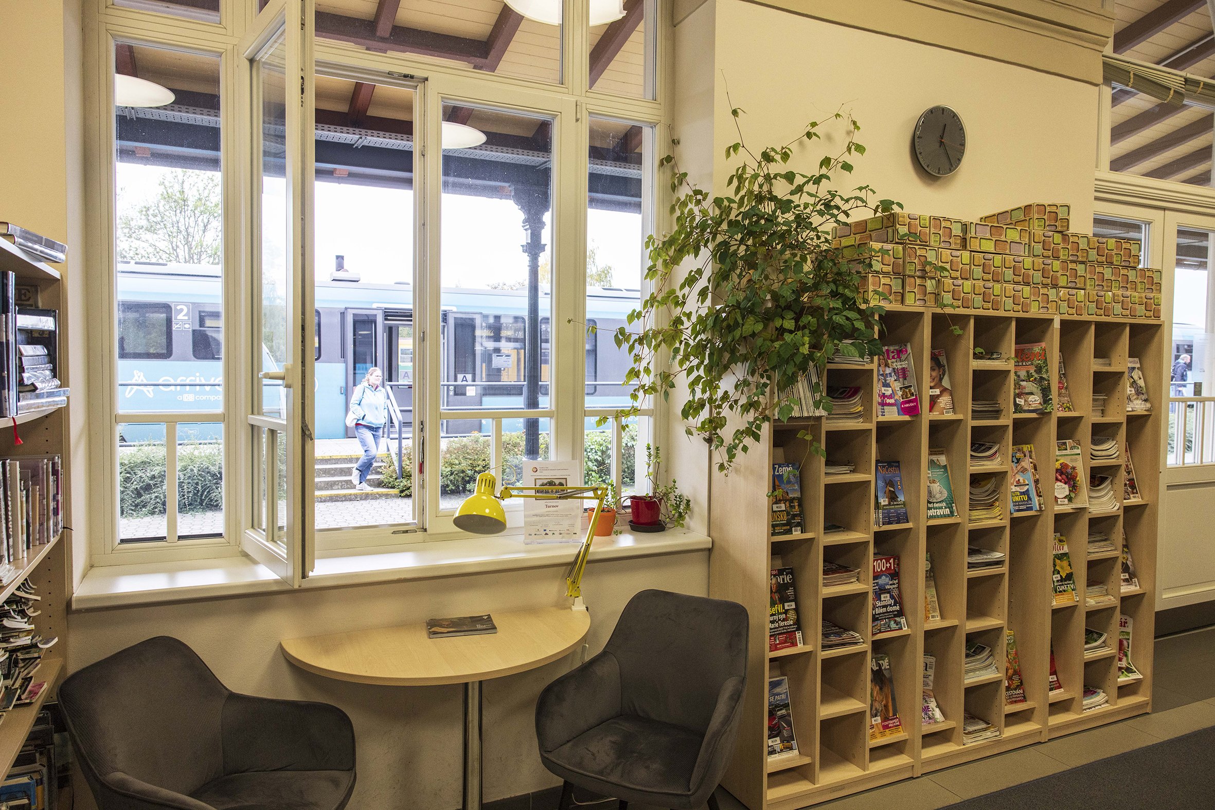 Strategicky umístěno. (Turnovská knihovna sídlící na nádraží)
Autor: Milan Jaroš