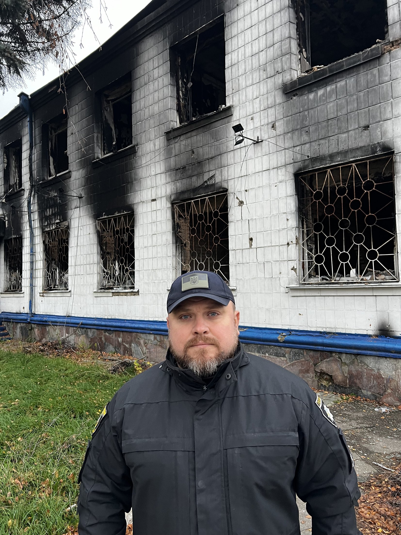 Člověk, který raketu odpálil, i který k tomu dal rozkaz. (Vjačeslav Cyljuryk před zničenou policejní stanicí v Boroďance)