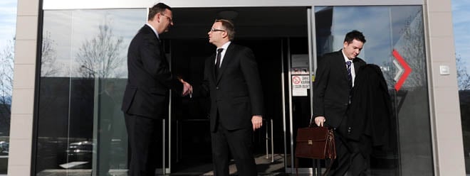 Udělám, co ODS na očích uvidím. To slibuji. (Čerstvě jmenovaný ministr životního prostředí Tomáš Chalupa a premiér Petr Nečas)
Autor: ČTK