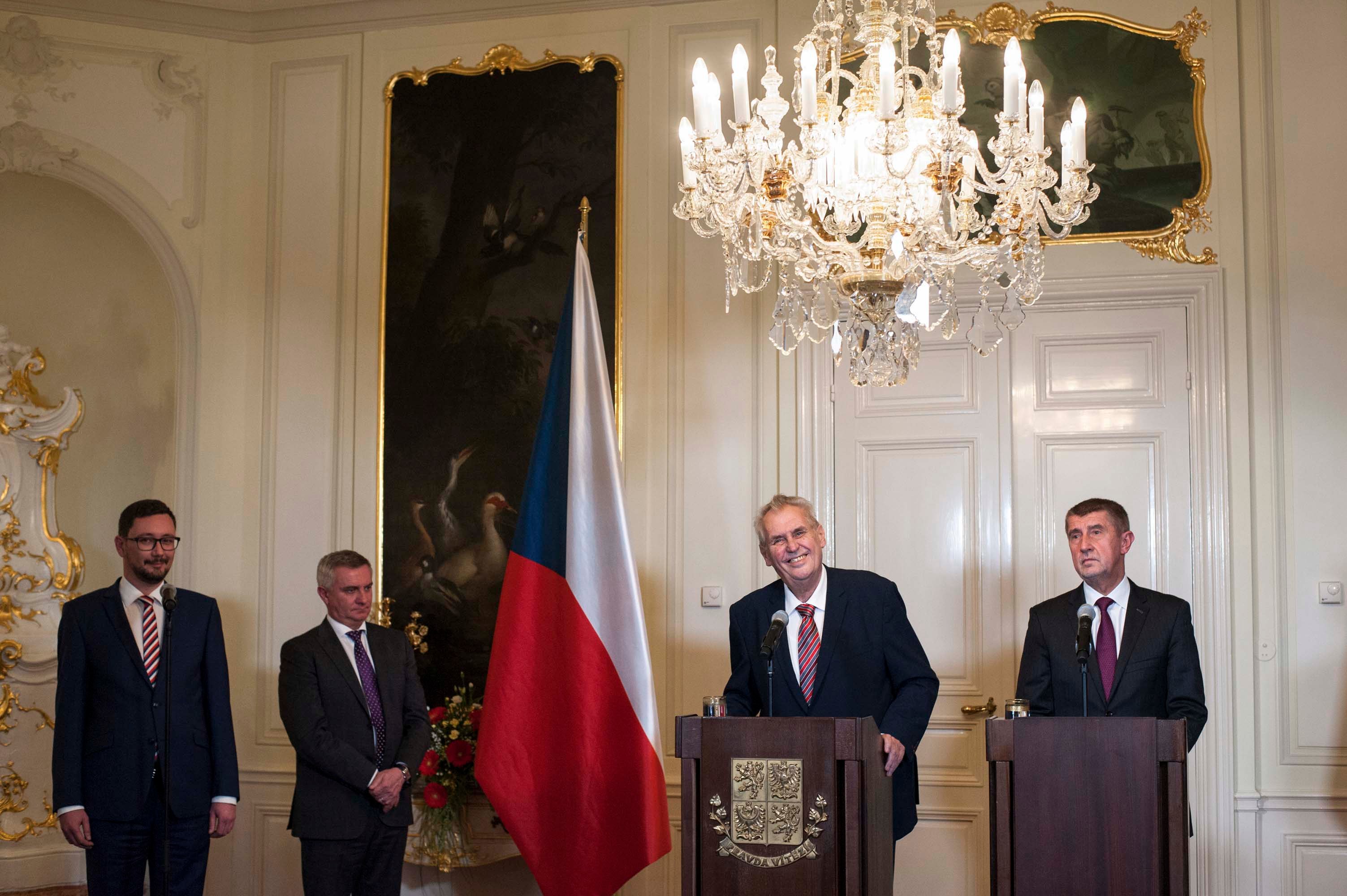 Miloš Zeman pověřuje Andreje Babiše sestavením vlády, Lány, říjen 2017
Autor: Matěj Stránský