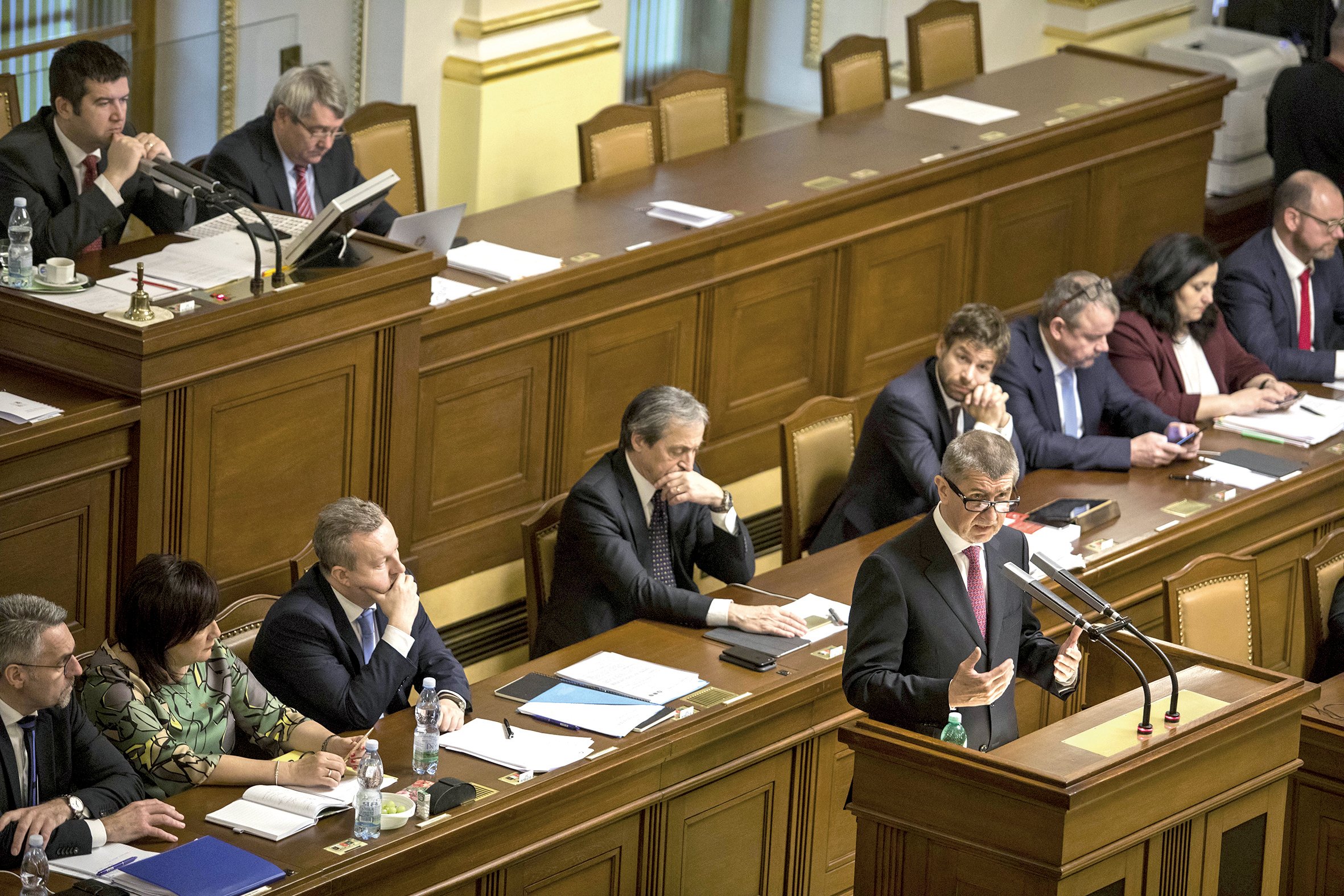 Vydaný a bez důvěry