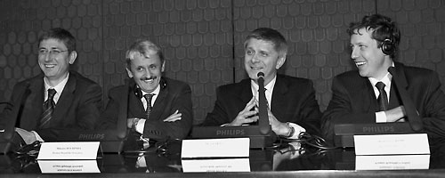 Fotografie: A je tu dotaz z Maďarska: Kdy Češi přestanou tisknout slovenské lži? (Premiéři Visegrádu na tiskové konferenci.) Foto Profimedia.cz / AFP
Autor: Respekt