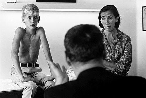 Fotografie: Za lék pro vašeho chlapce zaplatíte tři dolary, madam. Foto: Profimedia.cz / Corbis
Autor: Respekt