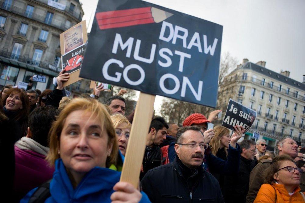 Pochod v Paříži byl avizovaný jako &bdquo;tichý&rdquo;, ale ztichlý nebyl
Autor: Matěj Stránský