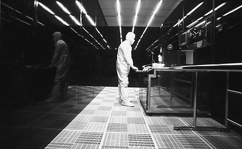 Fotografie: Nanotechnologie provází řada hrůzných proroctví. Snad proto, že se jimi zabývá daleko více popularizátorů než skutečných výzkumníků. Foto Profimedia cz / Corbis
Autor: Respekt