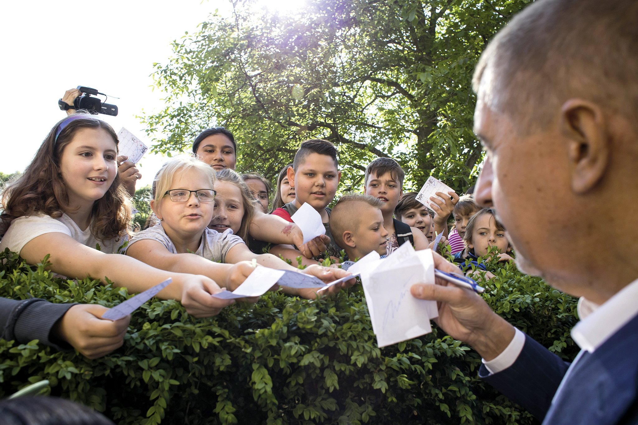 Koho podle průzkumu volí mladí? Toho, kdo má TikTok