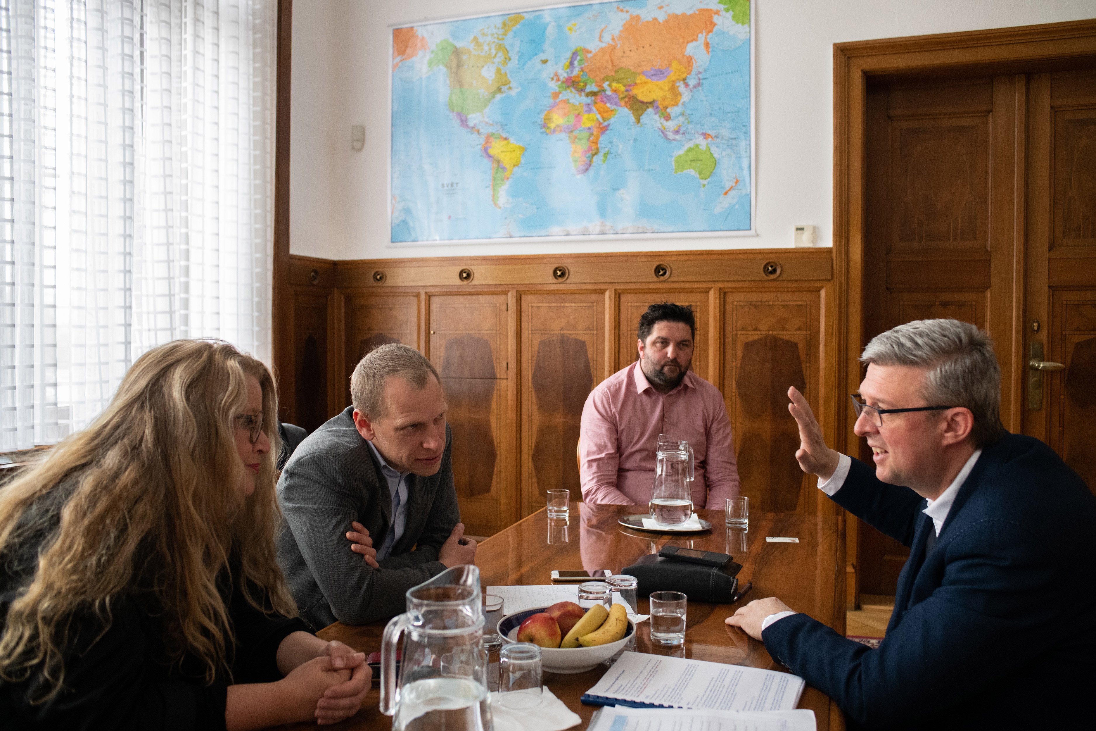 Ivana Svobodová s Jiřím Nádobou u ministra Karla Havlíčka, květen 2019
Autor: Matěj Stránský