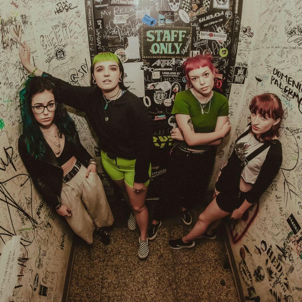 Autor: https://www.facebook.com/dollskinband/