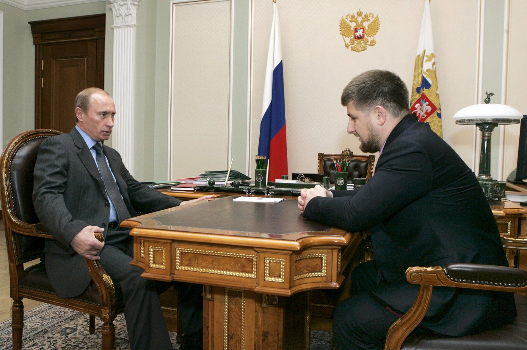Ramzan Kadyrov s Vladimirem Putinem v březnu 2007
Autor: Profimedia