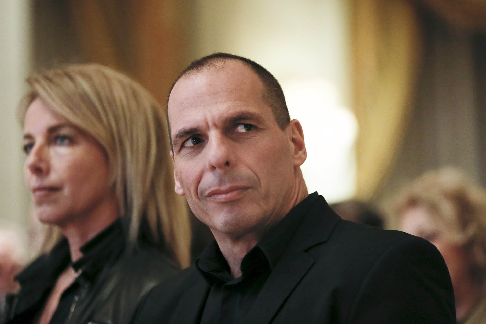 Řecký ministr financí Janis Varufakis s manželkou Danae Stratouovou
Autor: Globe Media /  Reuters