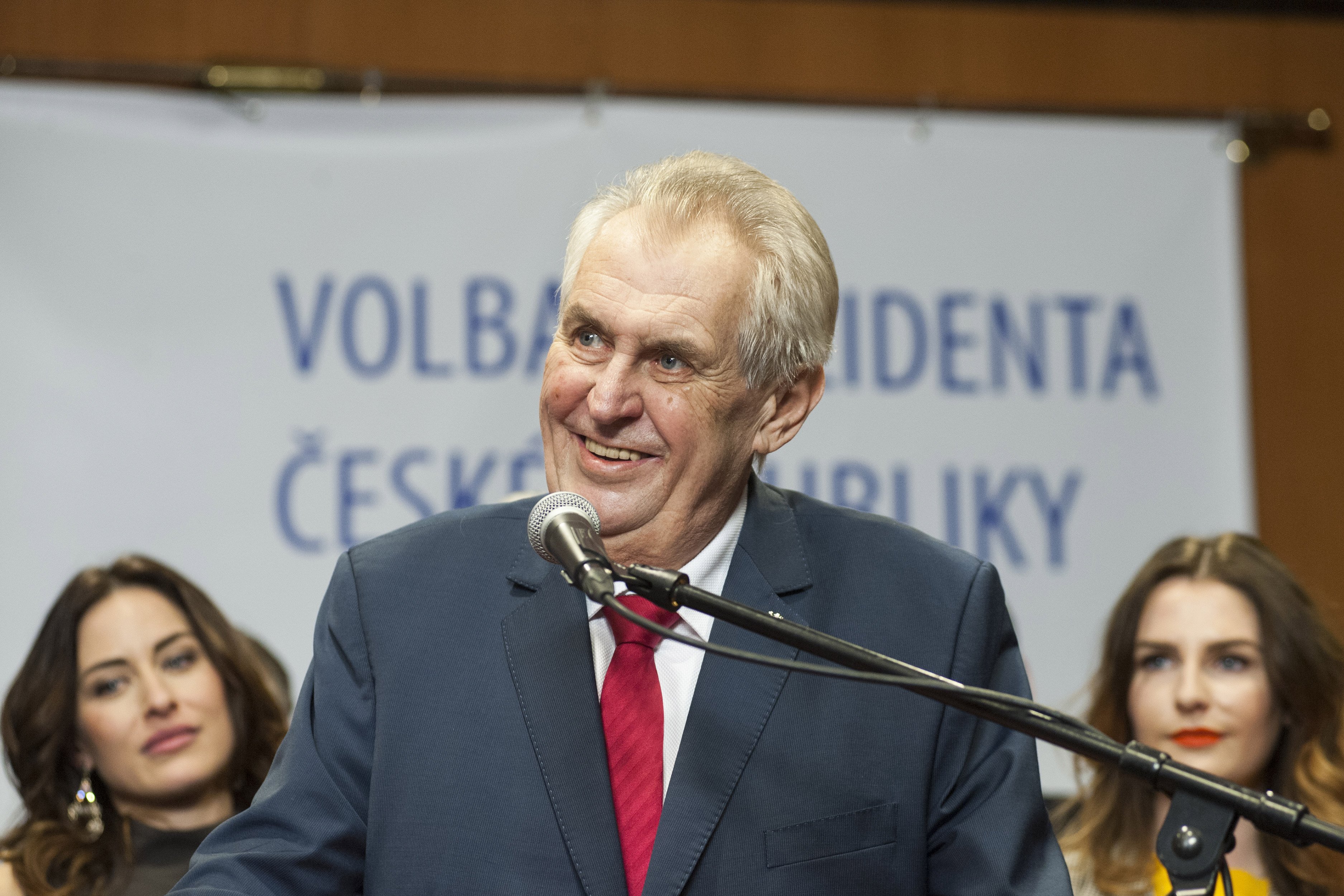 Vláda Miloše Zemana se blíží