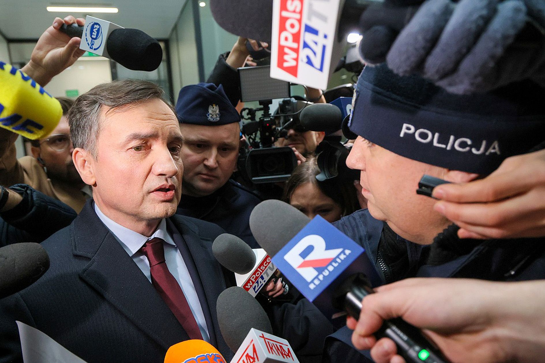 "Rozhodl jsem se využít politického azylu, který mi kvůli politickým represím v Polsku poskytla maďarská vláda."
Autor: Rafal Guz / EPA / Profimedia