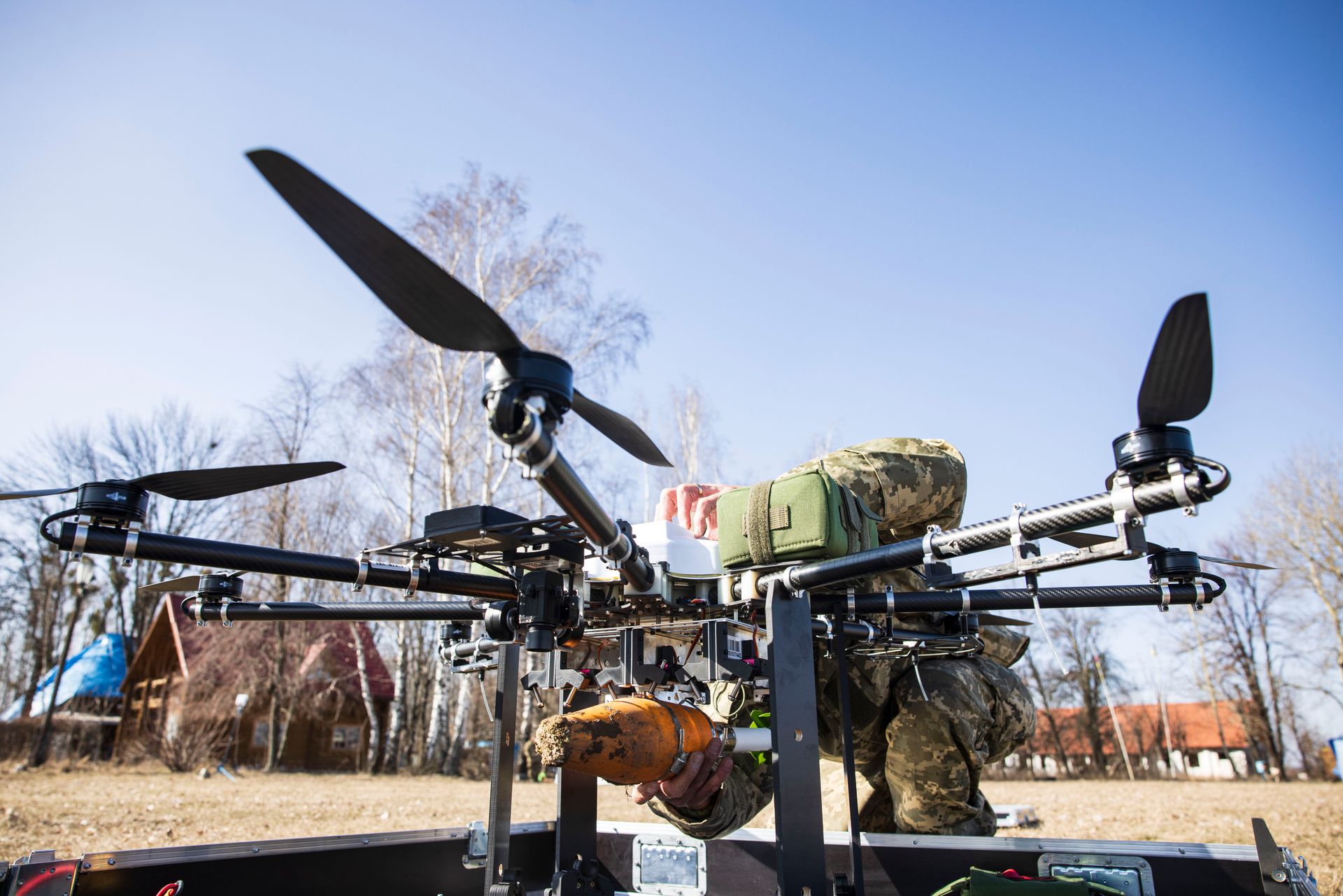 Rusko oťukává NATO pomocí dronů. Jak bezpilotní letouny a AI mění obranu země
