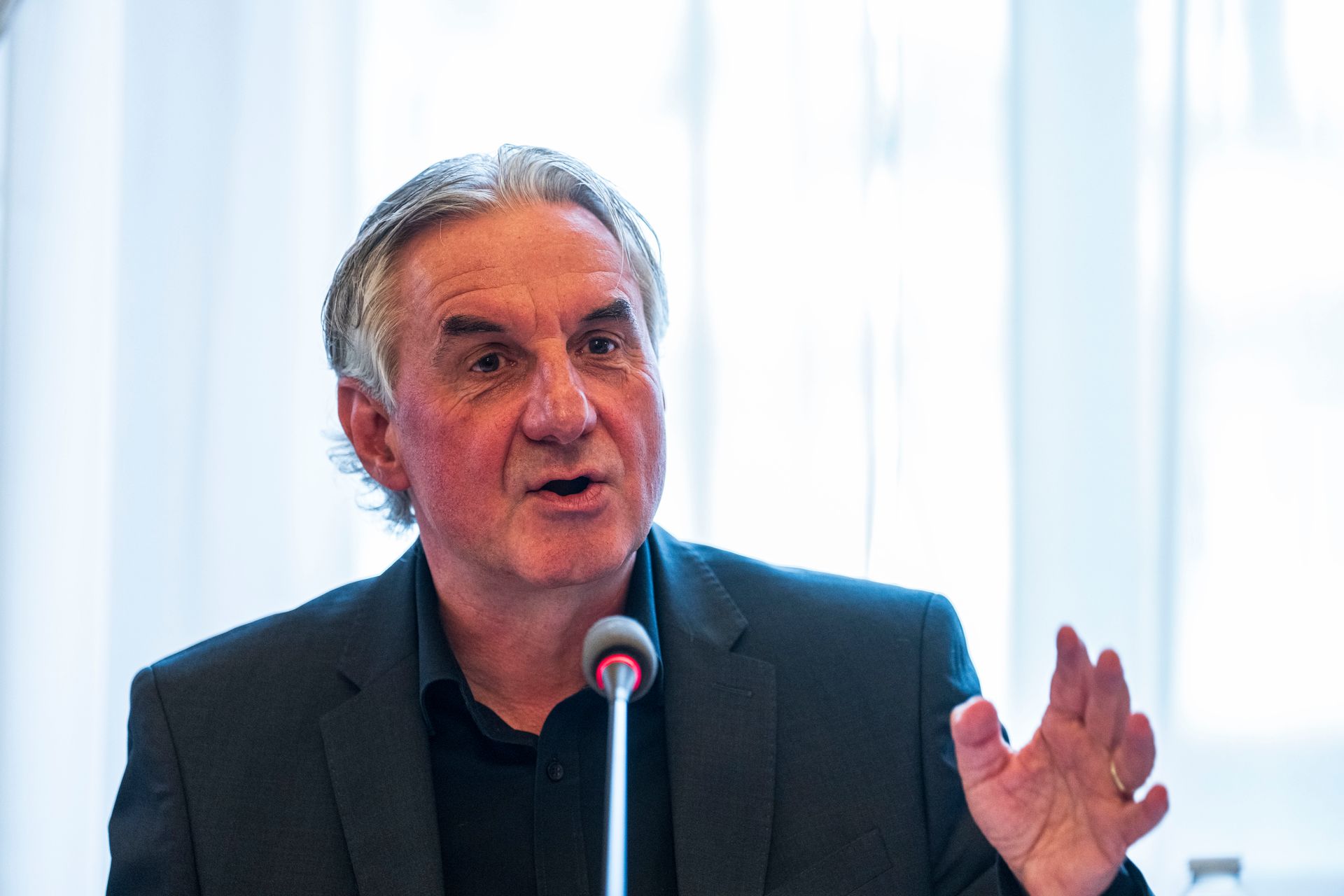 Bývalého europoslance v diplomatických kruzích označují Američané i kvůli výše zmíněným důvodům termínem „velký problém“. 