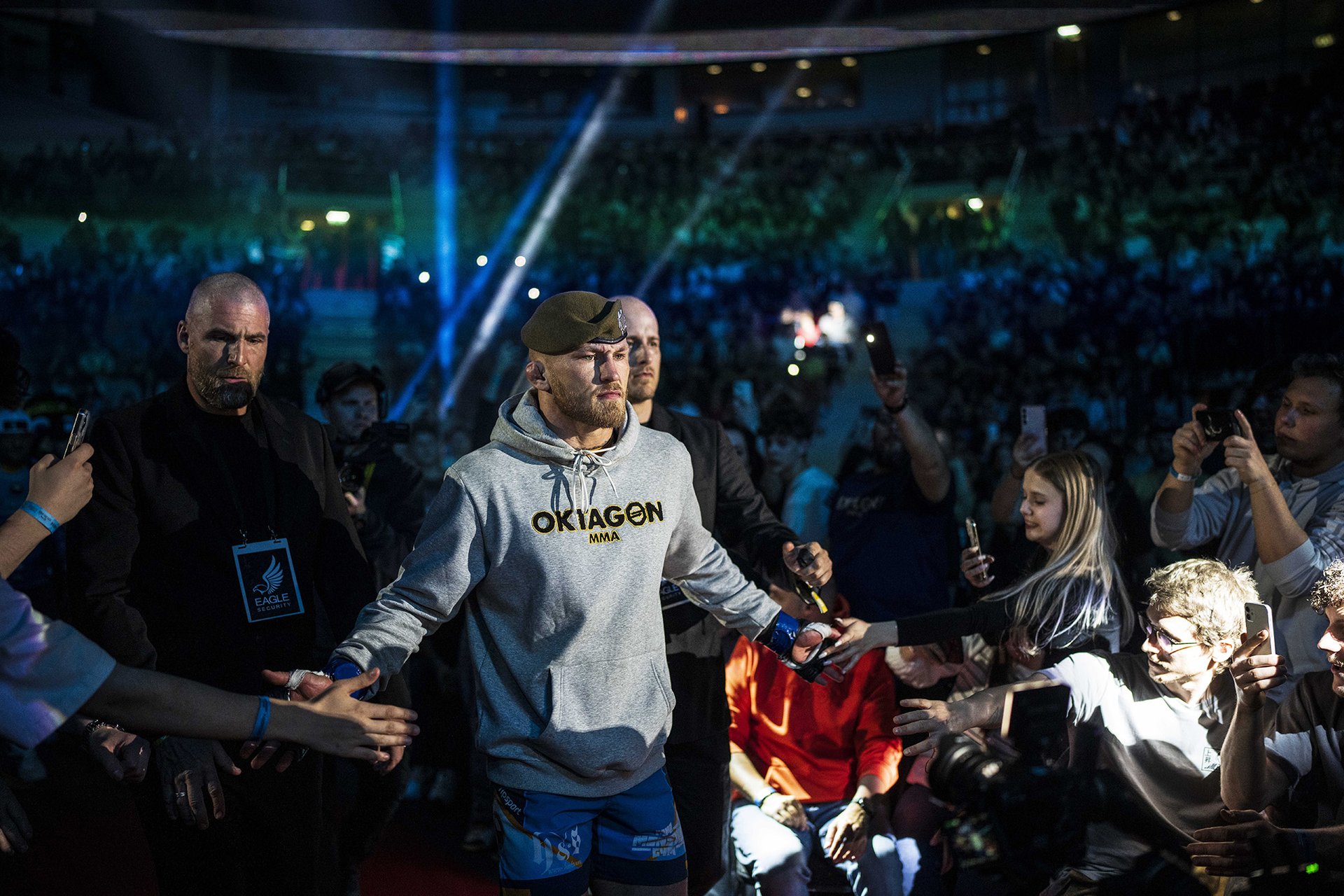 Mezi vojáky má MMA řadu fanoušků (Dominik Humburger, vítěz hlavního souboje v Karlových Varech).
Autor: Milan Jaroš