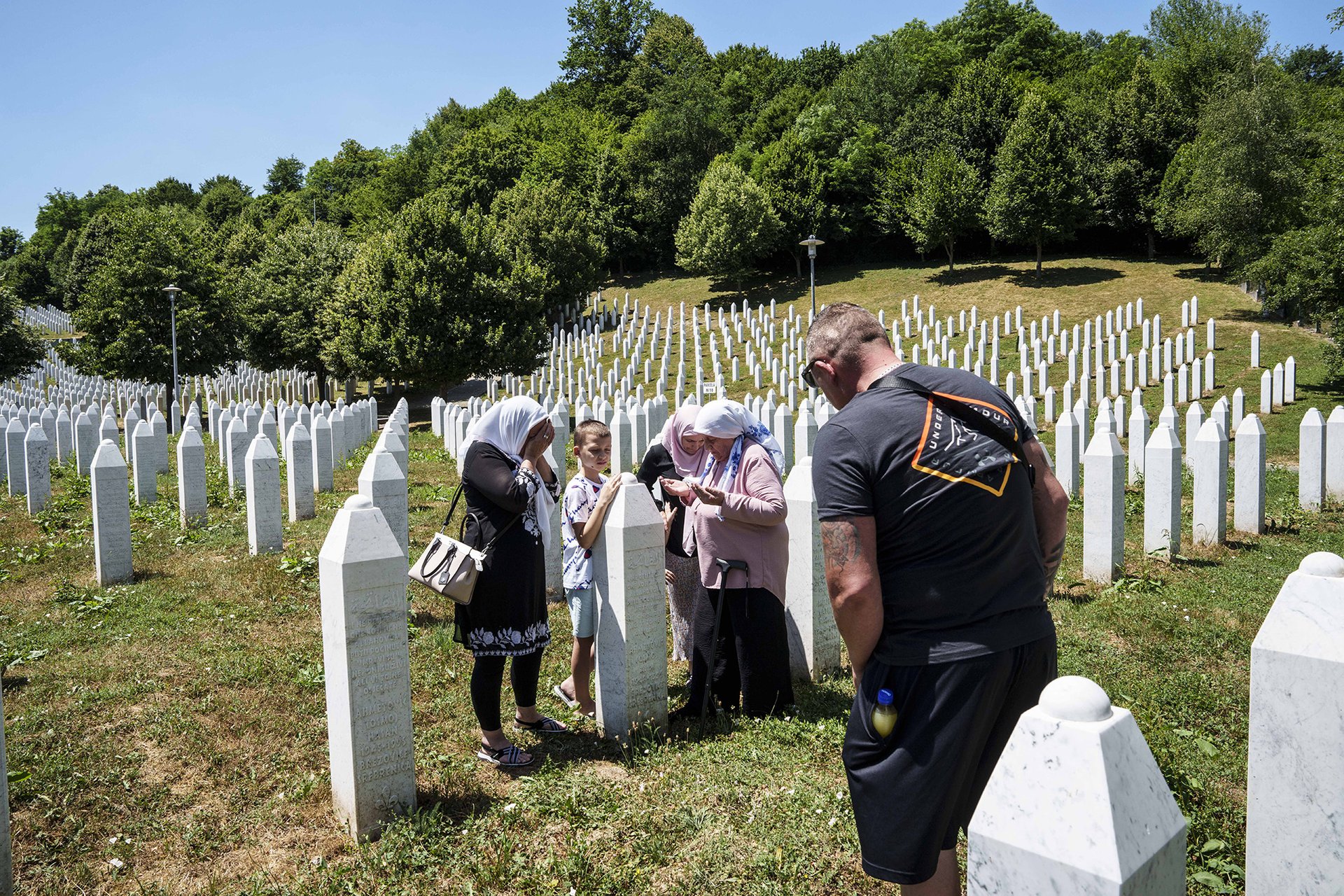 Na tomhle hřbitově mám celou rodinu. Včetně táty. Jsem na něj hrdý. (Nurija a jeho rodina)Zemřel jako muž.
Autor: Milan Jaroš
