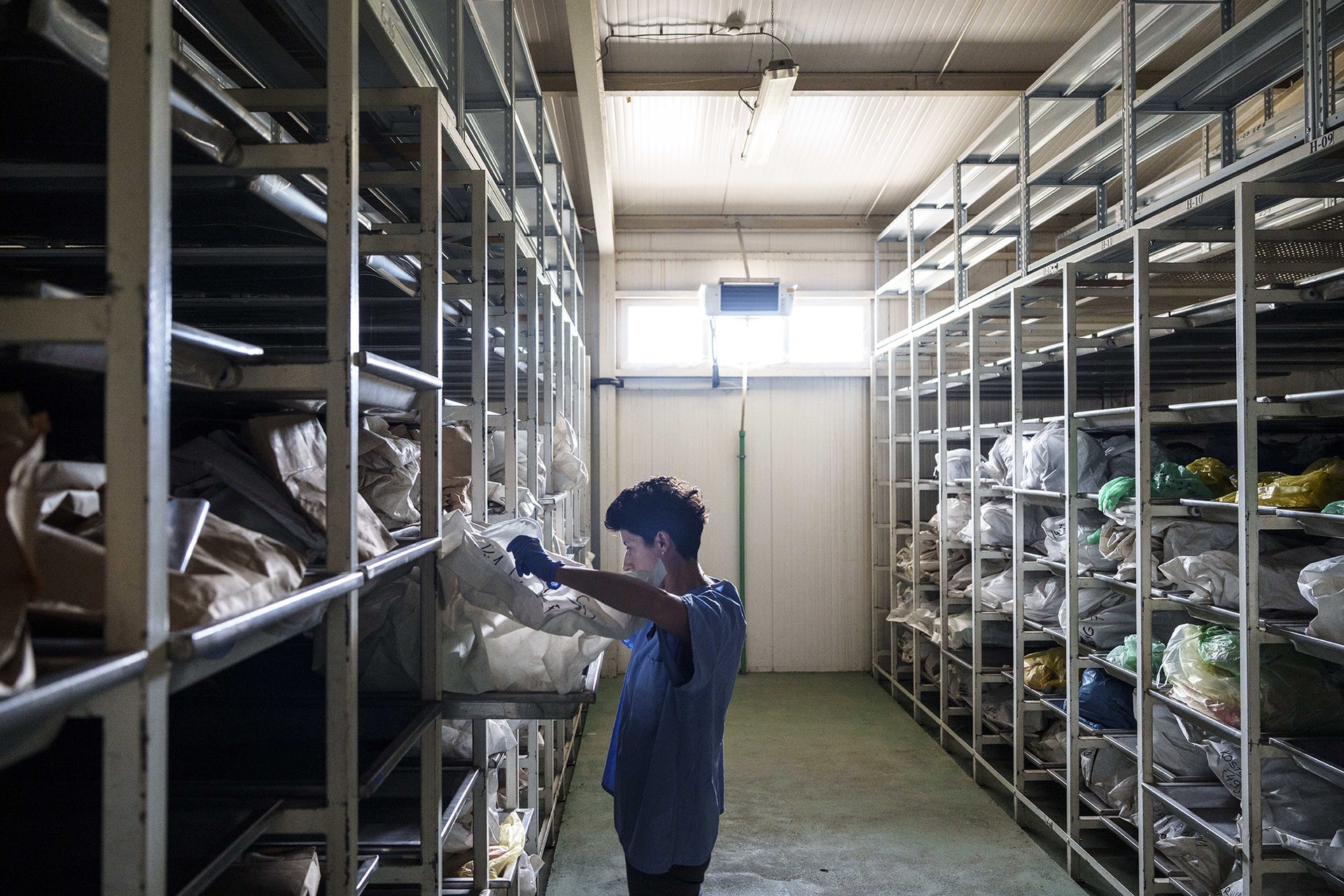 Ostatky a osobní věci lidí, kteří zemřeli za války v Bosně. 
Autor: Milan Jaroš