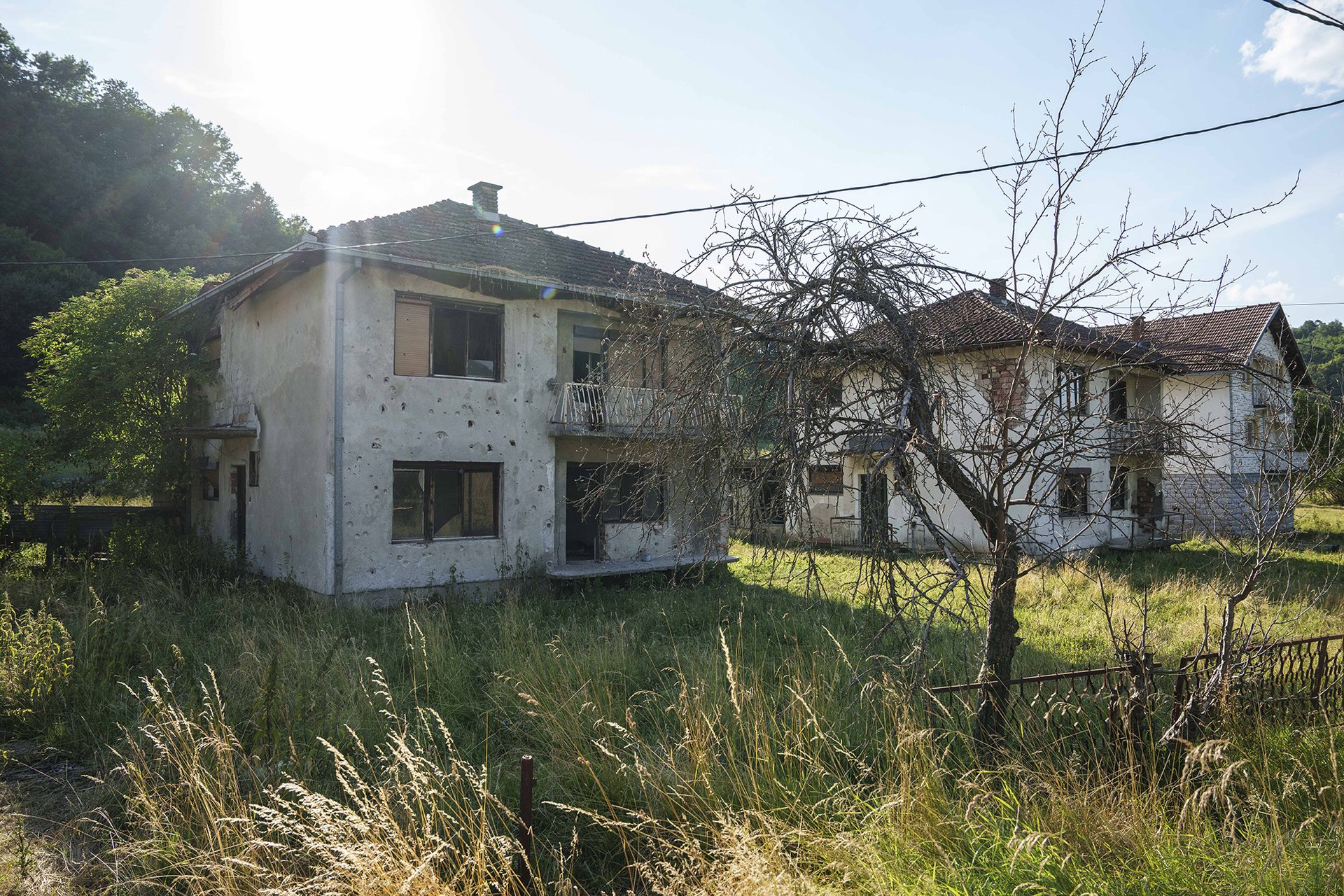 Do mnoha domů a bytů se nikdy nikdo nevrátil. Potočari.
Autor: Milan Jaroš