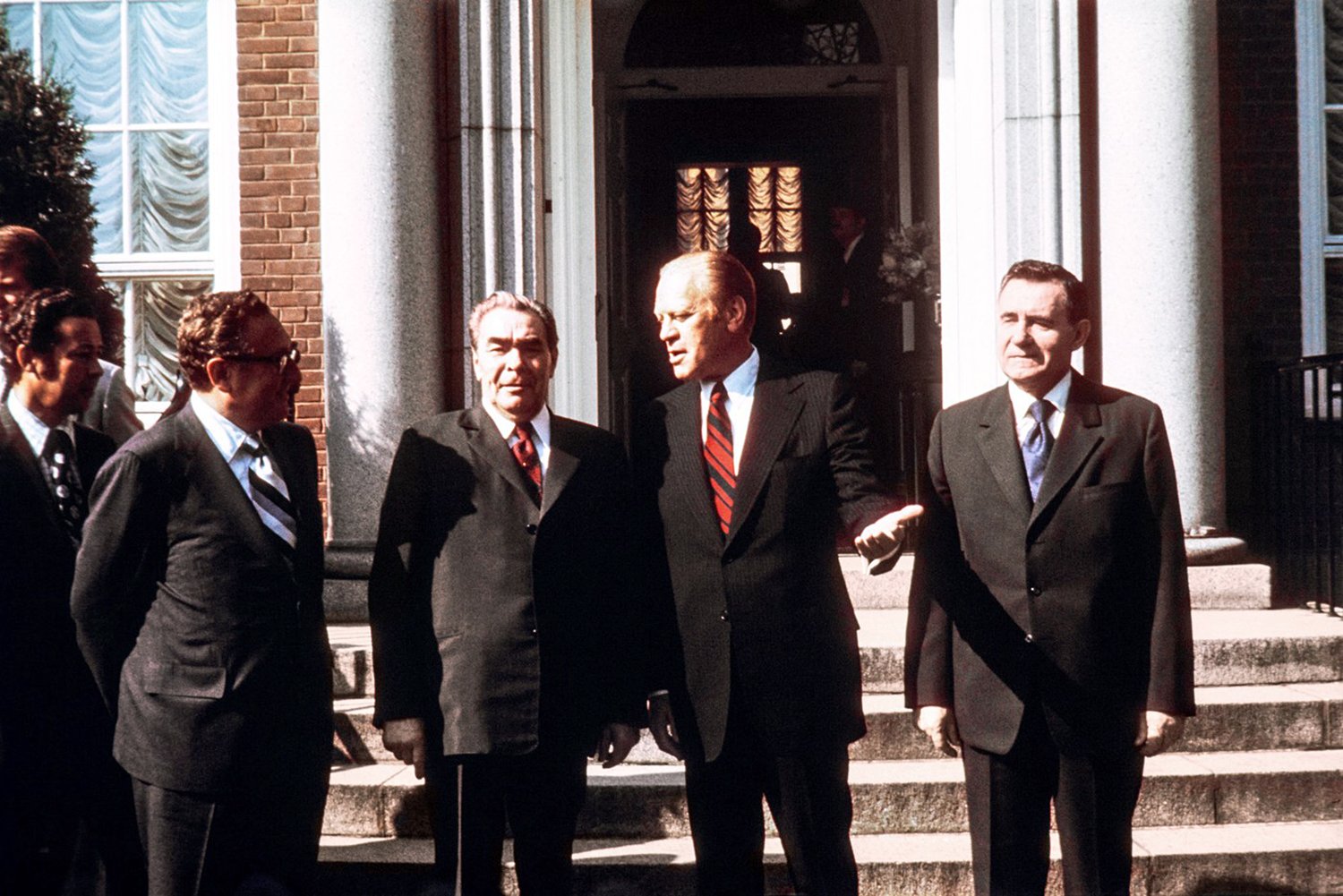 Chvíle pro fotografy. (Zleva Kissinger.  Brežněv. Ford a ministr zahraničí SSSR Andrej Gromyko., Helsinky)
Autor: AFP / LEHTIKUVA / AFP / Profimedia
