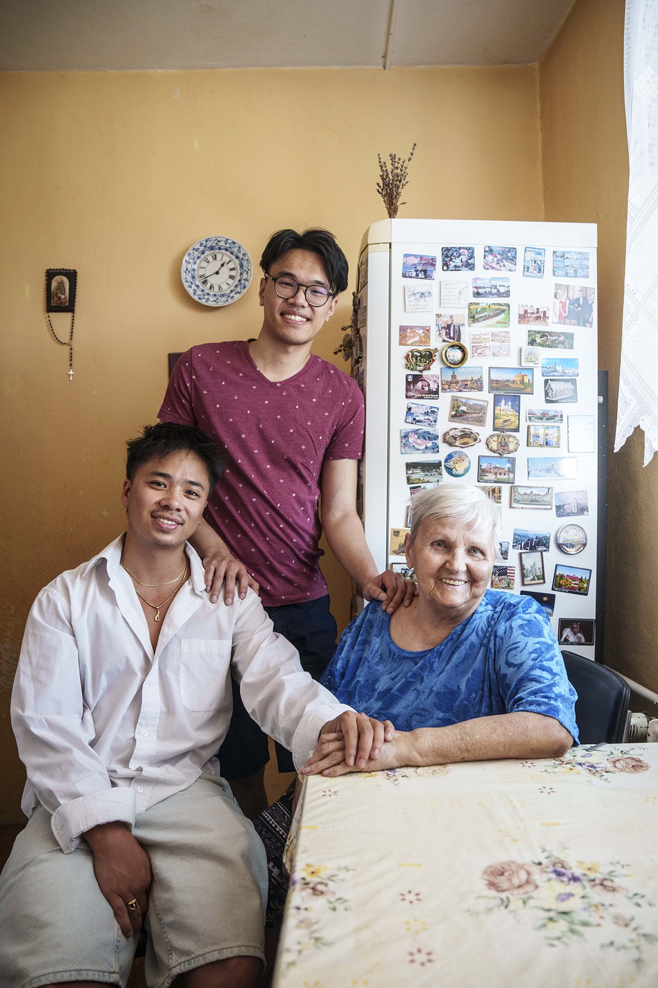 Skoro všichni moji vietnamští spolužáci a spolužačky tady v Chebu nějakou českou babičku měli. (Viet Duong, Minh Doan, Božena Kočová)
Autor: Milan Jaroš
