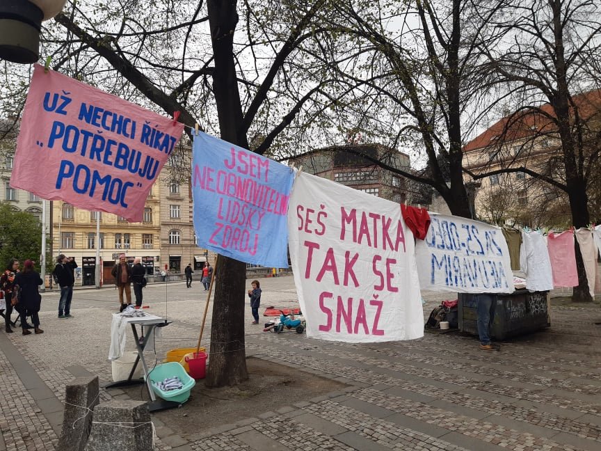 Já jsem to taky vydržela / Nemám čas, živím rodinu / To je stejně ženská práce
