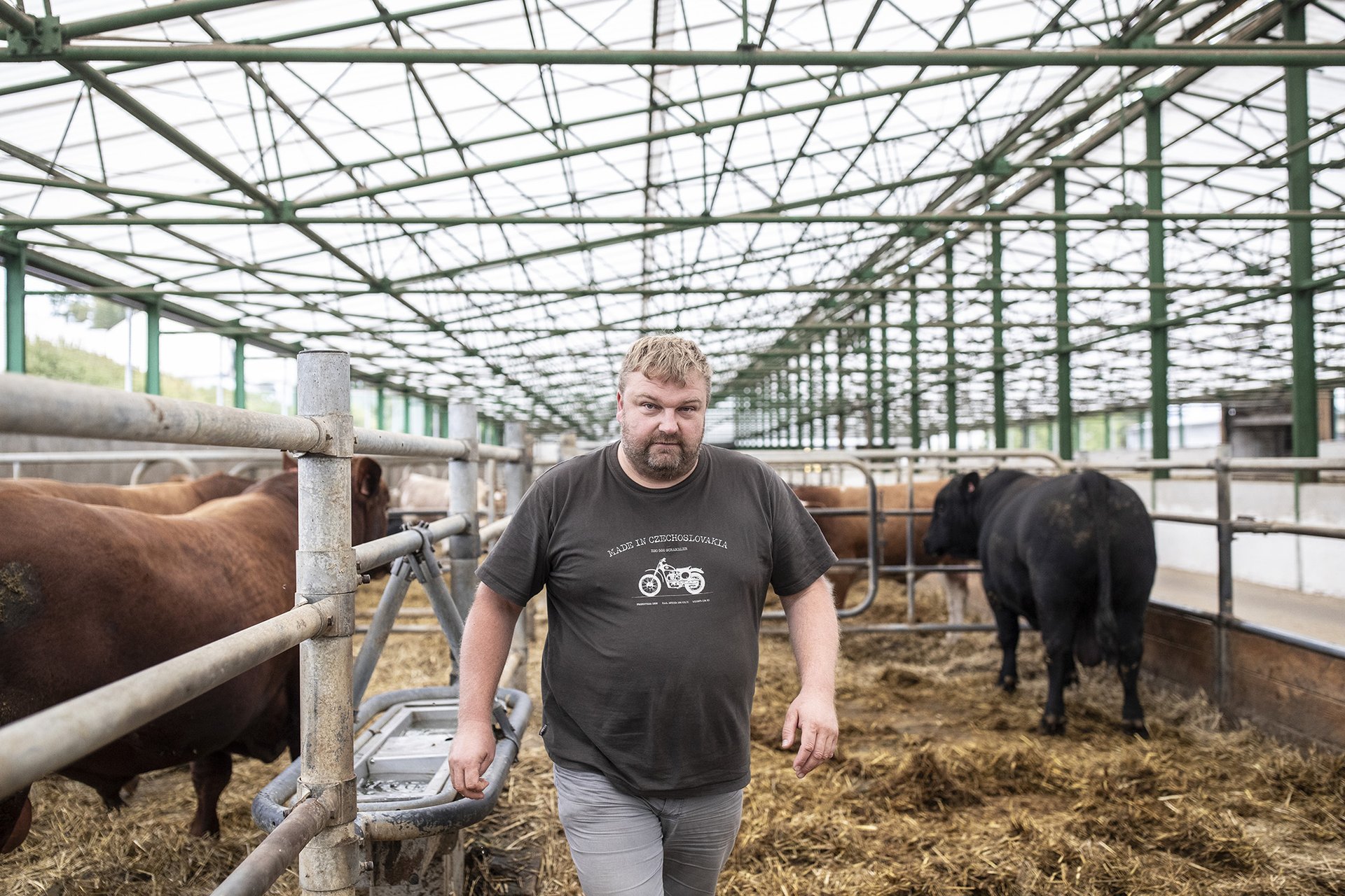 „Jsem křesťan, snažím se chodit aspoň jednou za měsíc do kostela a dlouho jsem byl voličem lidovců. Ale současná vláda, to je něco strašného.“ (Zdeněk Paták na své farmě v Maršovicích)