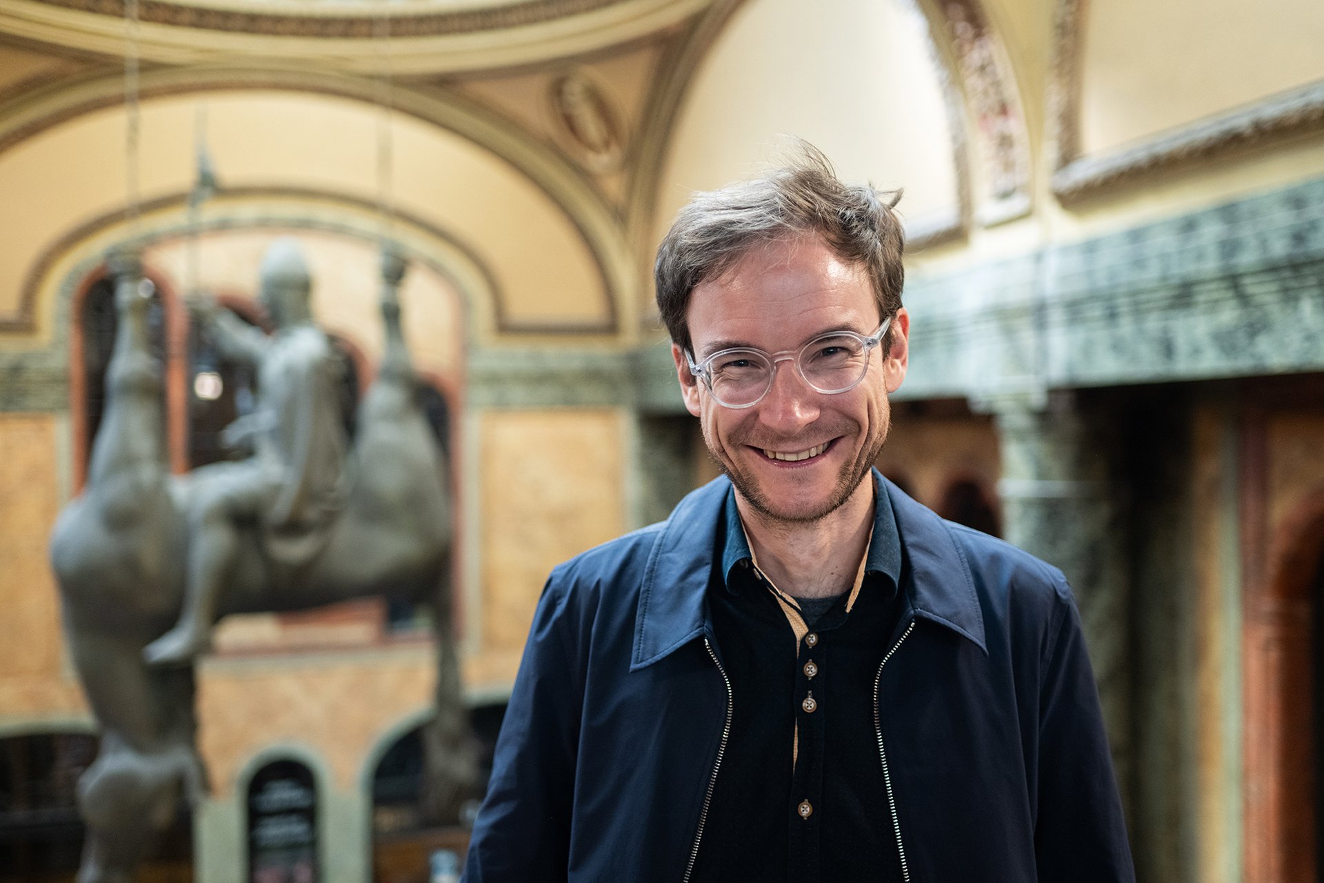 Liberálové typicky chtějí, aby si lidé mezi sebou byli přinejmenším formálně rovni, a zároveň považují za nejlepší ekonomický systém kapitalismus, který generuje obrovské nerovnosti. 