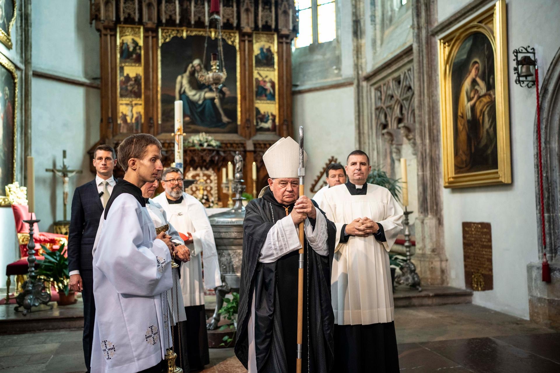 Dominik Duka slouží mši za Charlieho Kirka.