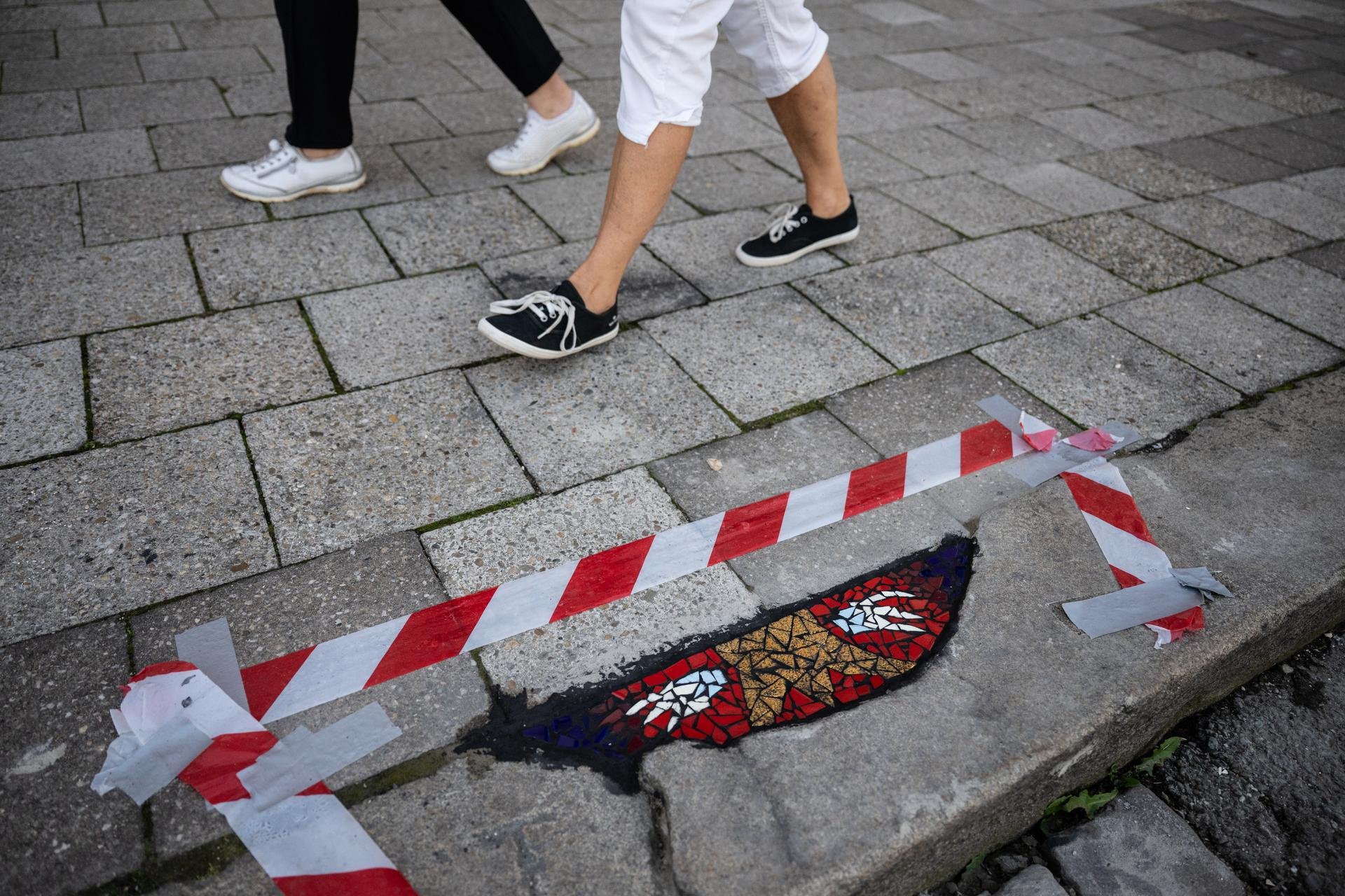 Pro centrální hradecké náměstí navrhl umělec okřídlenou korunu – symbol města. 
Autor: Matěj Stránský