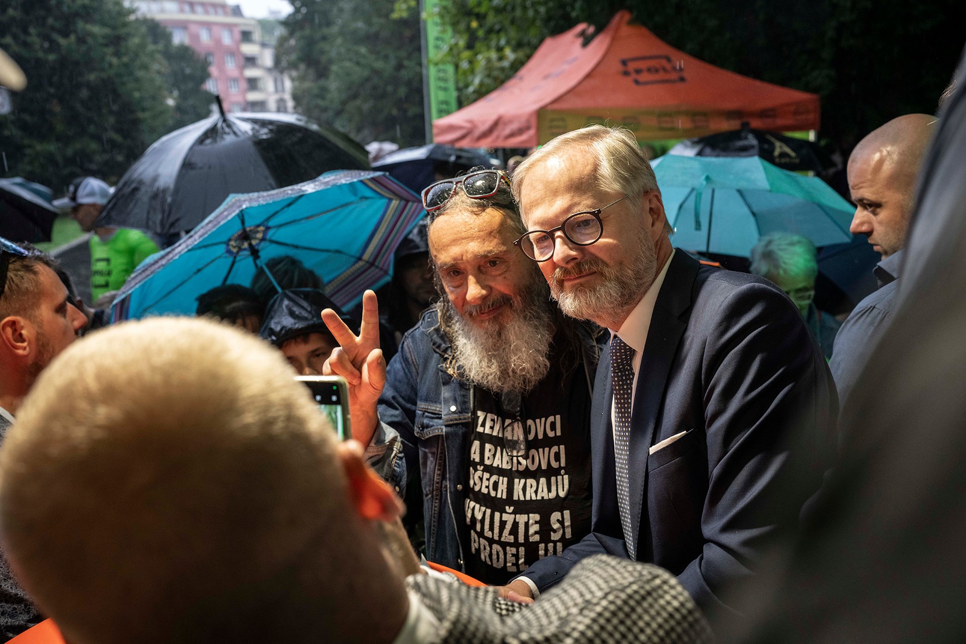 „Viděla jsem ve videu, jak objal nějakého pána, to jsem nečekala, říkala jsem si, že se na něj půjdu podívat.“ 