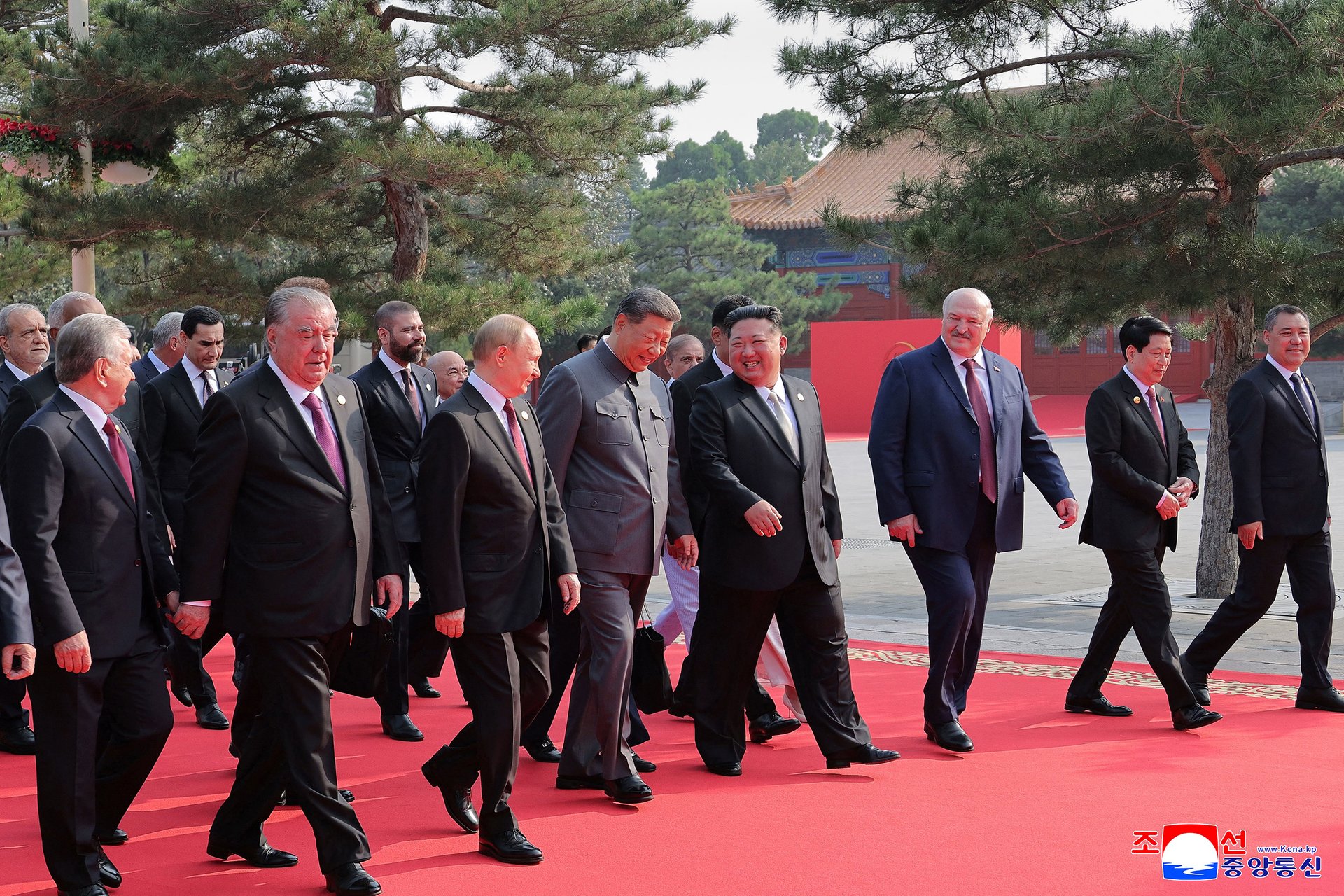 Diktátoři se spojují. (Setkání Si Ťin-pchinga s Vladimirem Putinem a Kim Čong-unem)
Autor: STR / KCNA VIA KNS / AFP / Profimedia