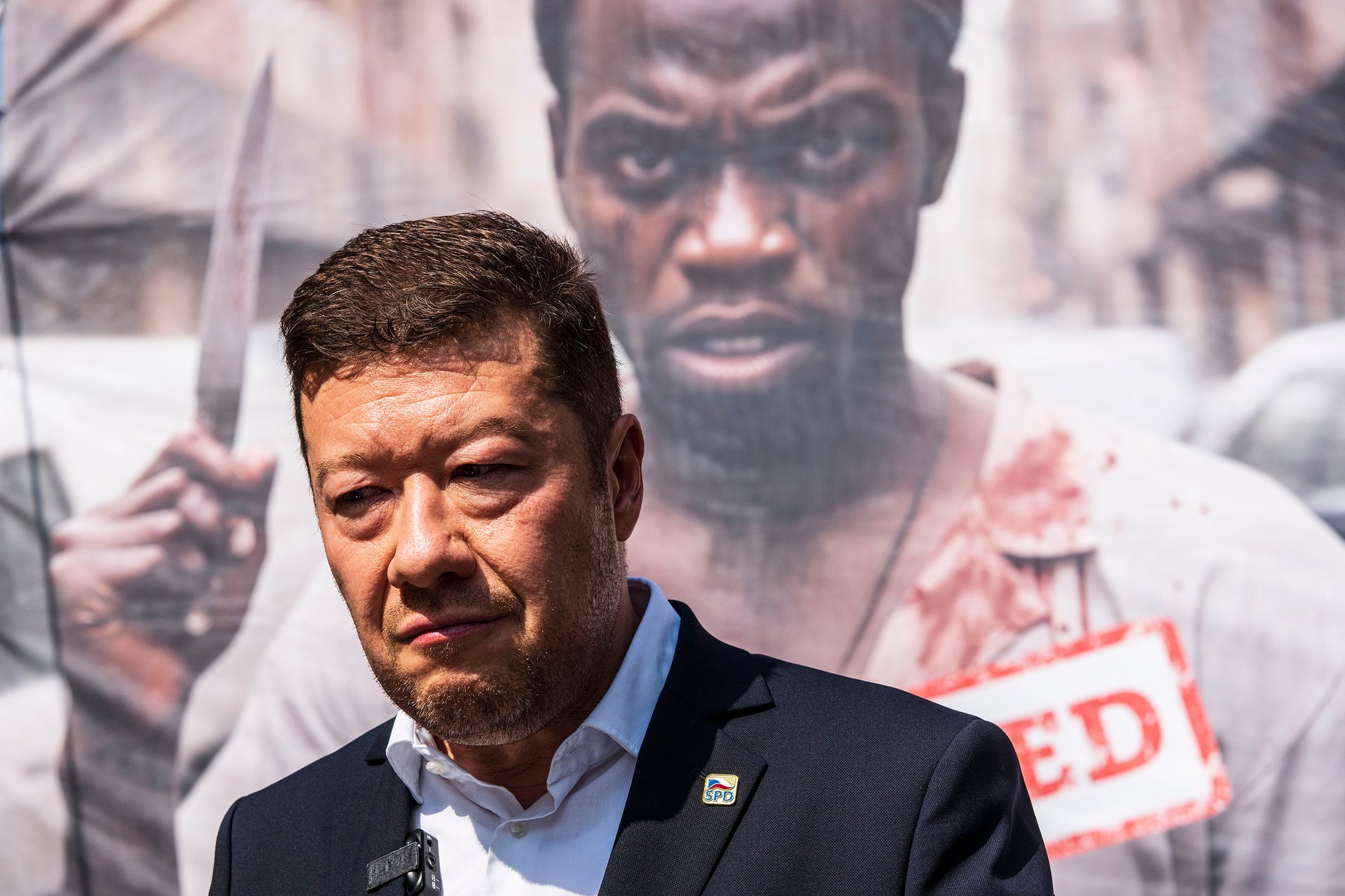 Proti EU, proti NATO, proti liberálům, proti uprchlíkům... (Tomio Okamura a jeho rasistická kampaň)
Autor: Milan Jaroš
