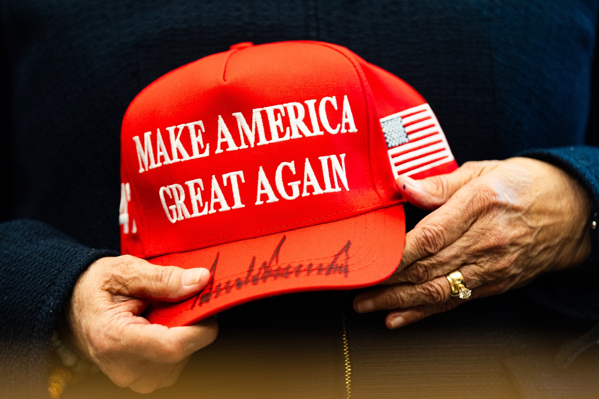 Politický symbol, Trumpova kšiltovka.
