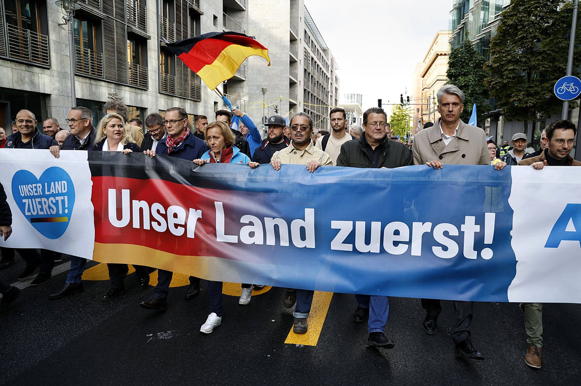 Tino Chrupalla, Beatrix von Storch, Harald Weyel, Stephan Brandner und Marc Jongen bei der AfD Demonstration unter dem
Autor: ČTK / imago stock&people / Jean MW