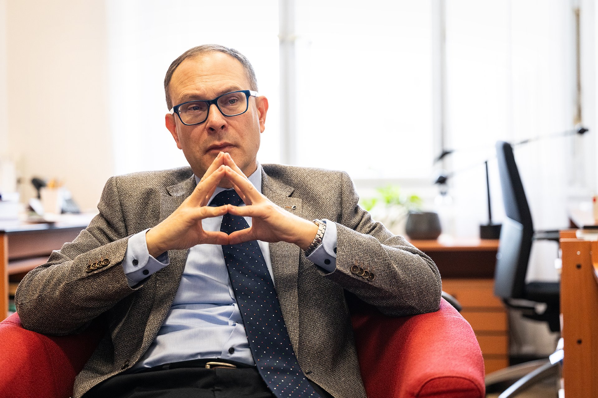 "Petr Pavel je slušný, pracovitý, vtipný, vzdělaný, má pozoruhodnou paměť a má – což může působit banálně, ale není – silnou vůli být dobrým prezidentem."