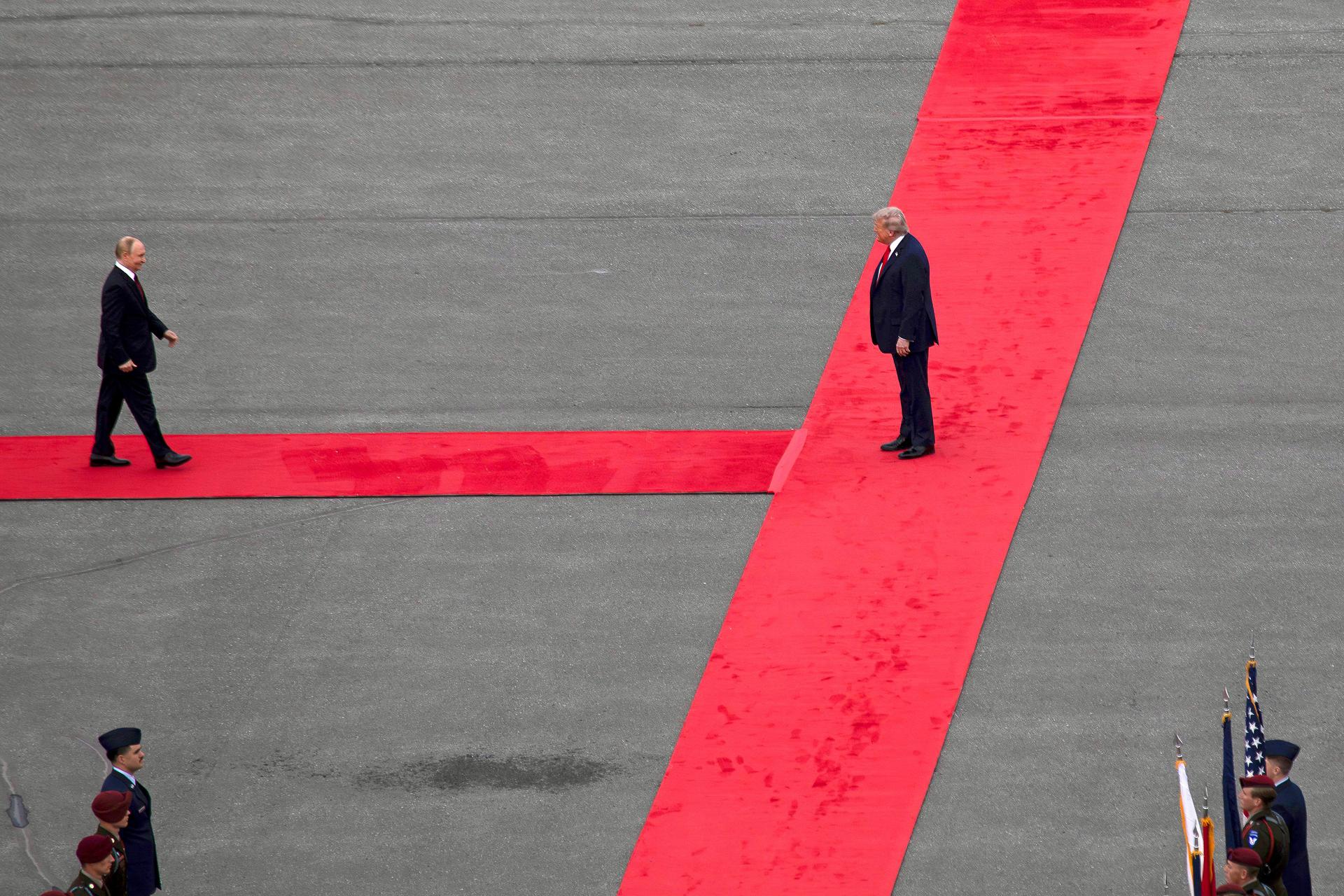 Krásné setkání. A Budapešť znáš? (Trump vítá Putina při jejich poslední schůzce v srpnu na Aljašce)