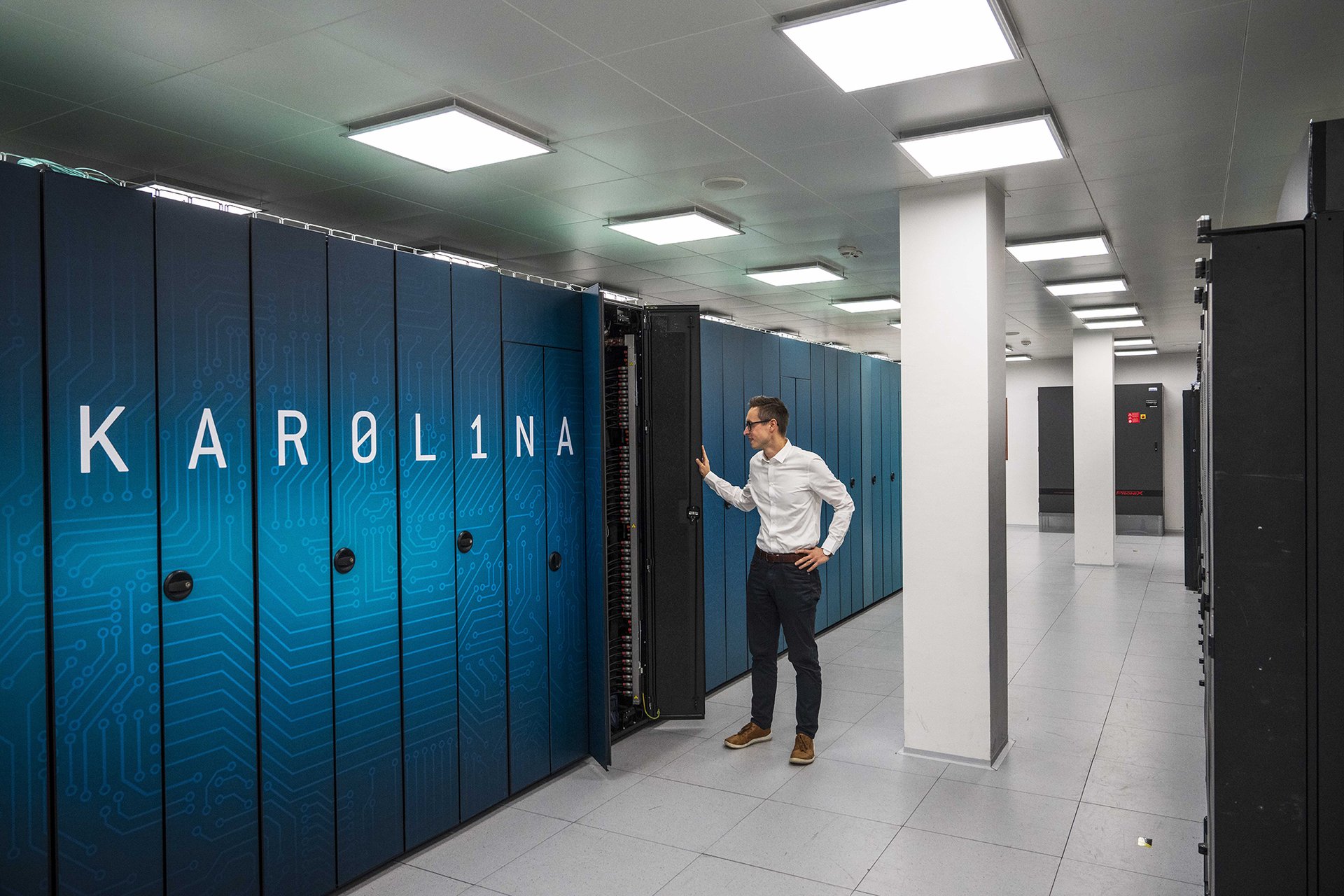 Pracuje v prostředí se sníženým obsahem kyslíku ve vzduchu. (Superpočítač Karolina)
Autor: Milan Jaroš