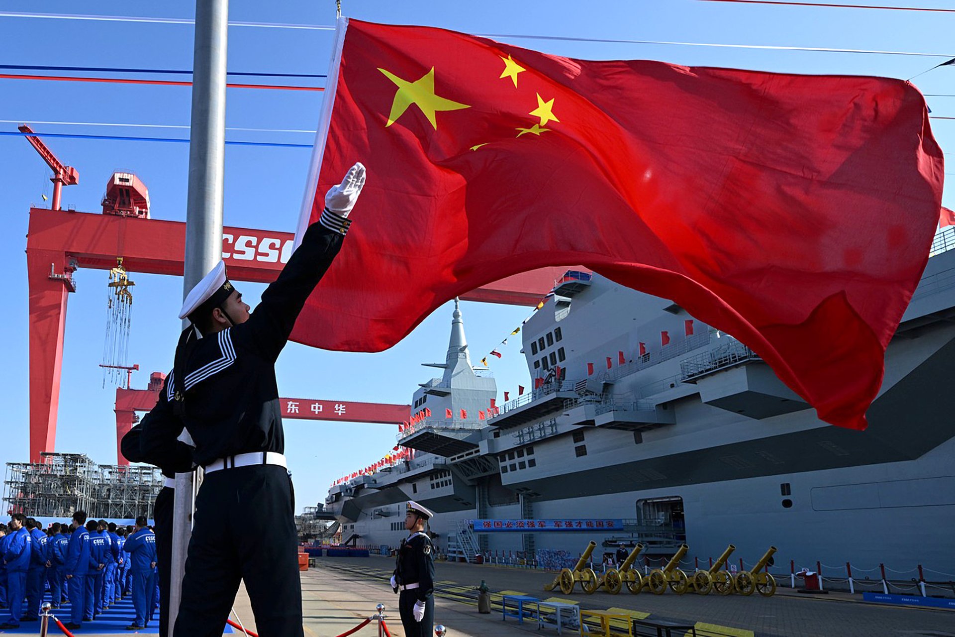 SHANGHAI, CHINA - DECEMBER 27: A flag-raising ceremony is held during the launching ceremony to unveil China s first Typ
Autor: ČTK / imago stock&people / IMAGO