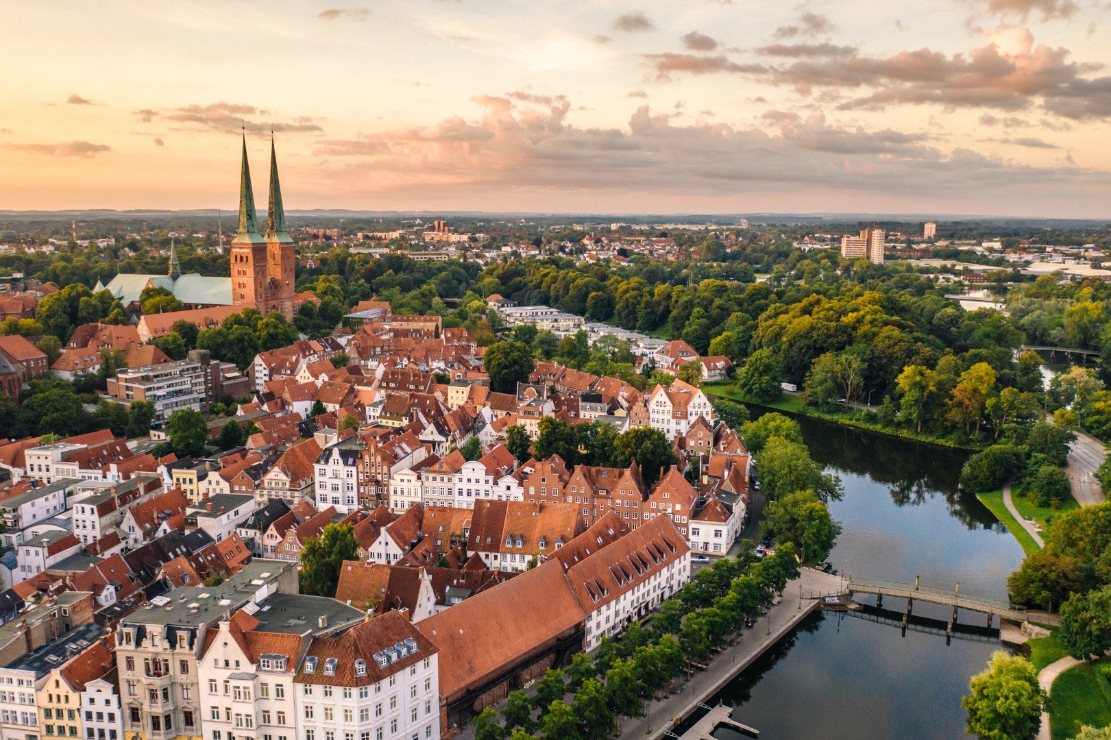 Lübeck: Pohled na město s řekou Trave