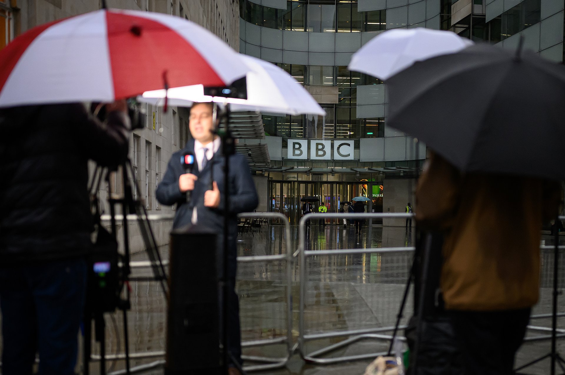 BBC zůstává nejpoužívanějším zdrojem zpráv v Británii a je veřejností považována za jedno z nejdůvěryhodnějších médií