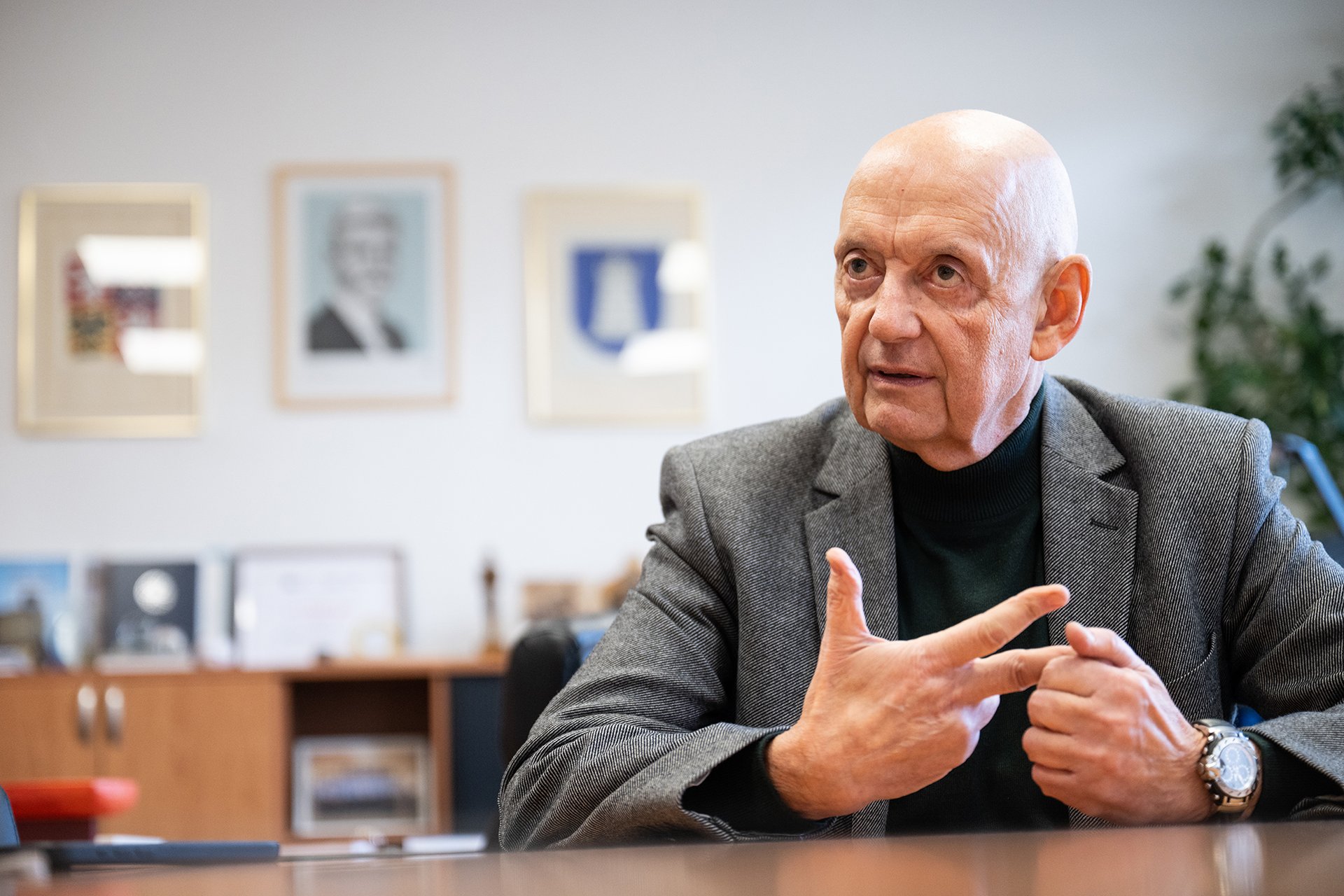 Nedovolil bych si do toho vstupovat. (Starosta Crha)
Autor: Matěj Stránský