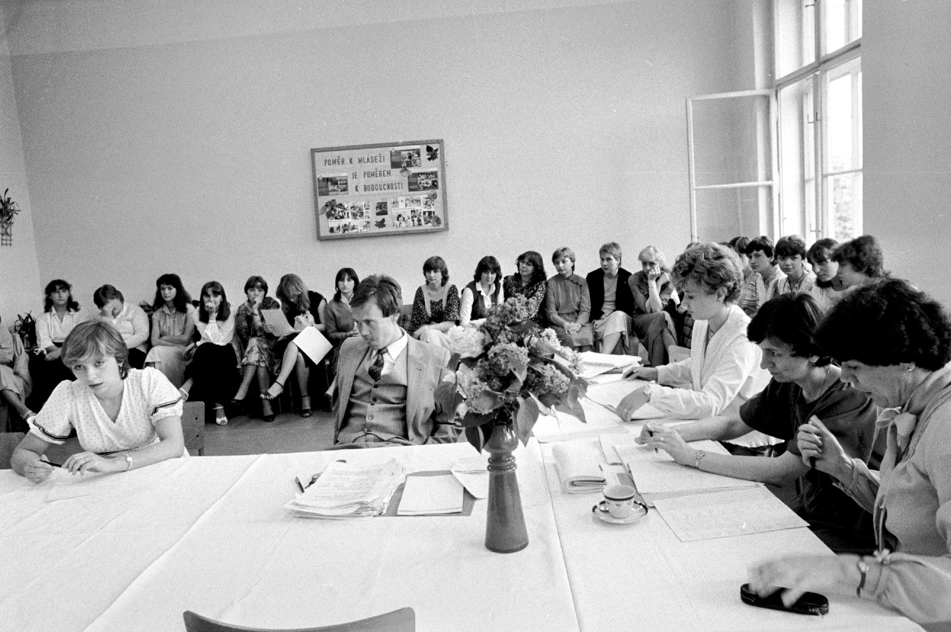 Po prázdninách se ve statistice českých úřadů může objevit až 100 tisíc maturantů bez místa.