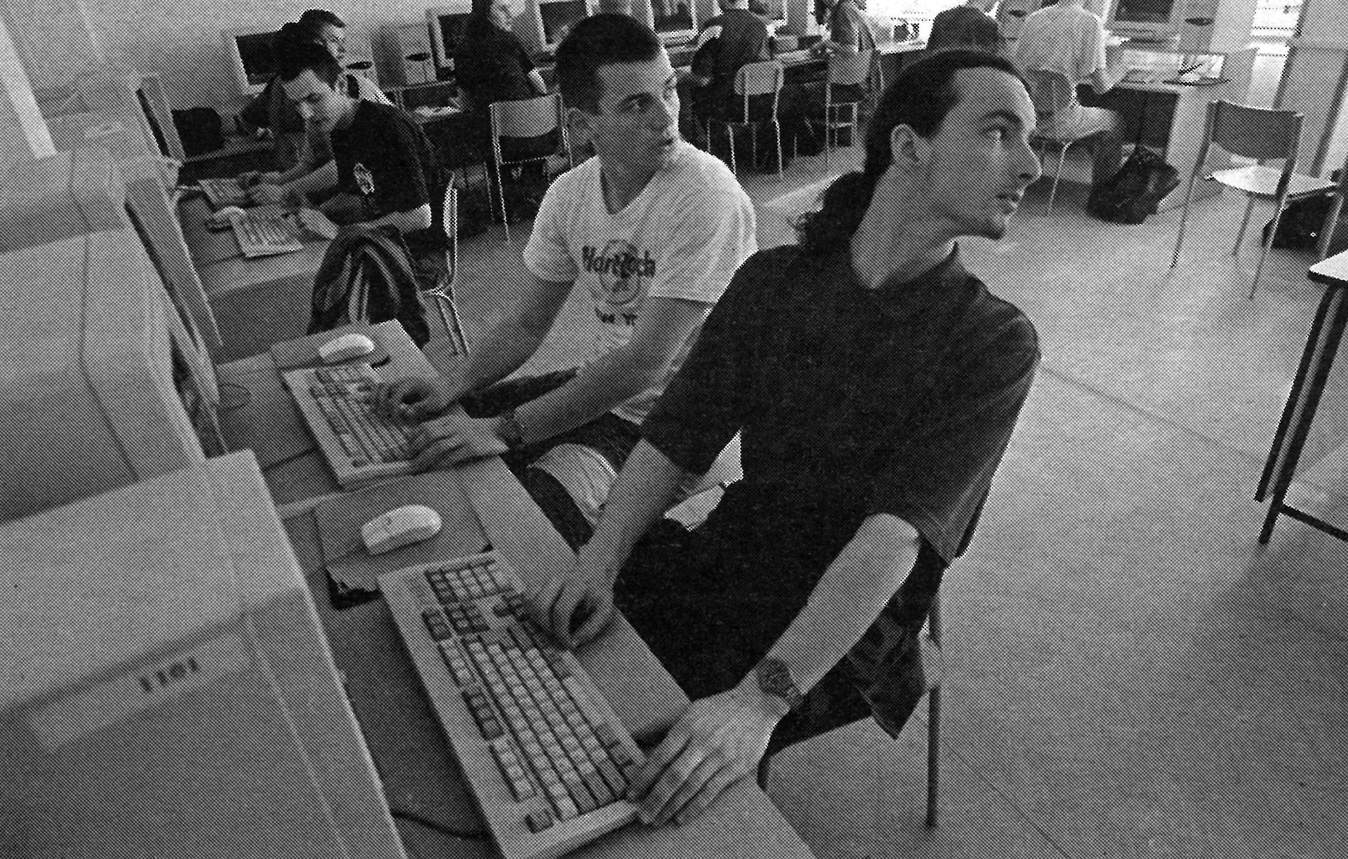 Umějí spoustu věcí a vědí, co chtějí dělat. (Vyšší škola v Českých Budějovicích, 1999)
Autor: Ludvík Hradilek