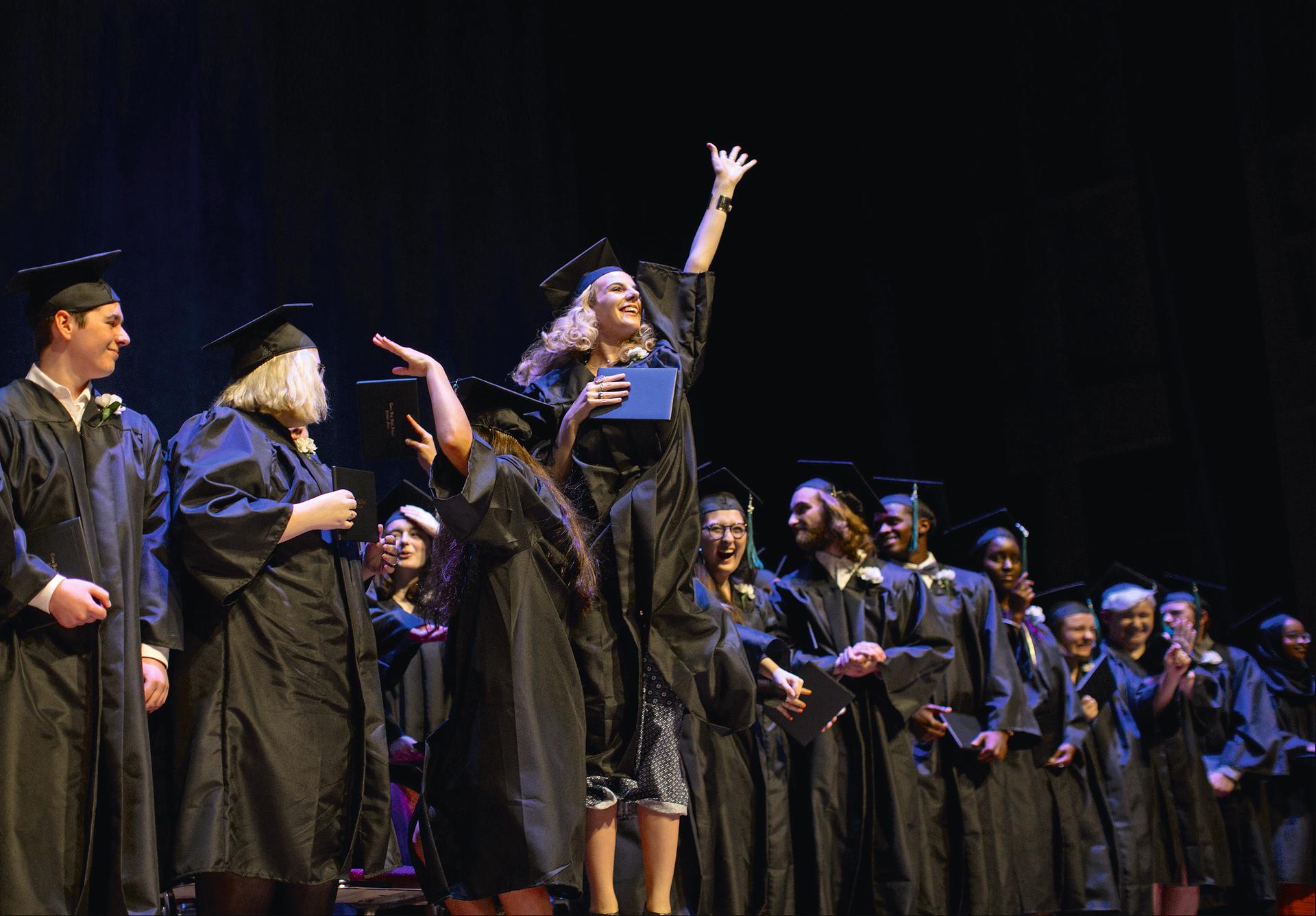 Holky, máme na to! Ale ani mimo akademii a vědu nás však s univerzitním diplomem nečeká úplně zářná budoucnost. (Ilustrační foto)
Autor: Press Herald via Getty Images
