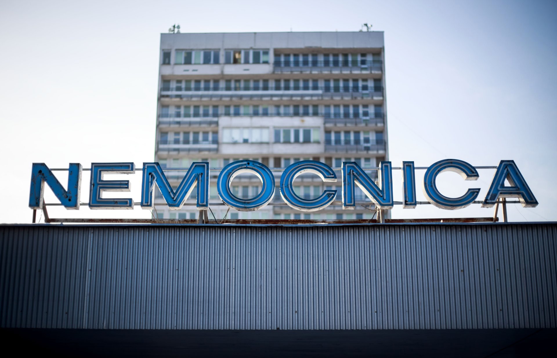 Můj prst nezašíval stát, ale konkrétní lékařka.