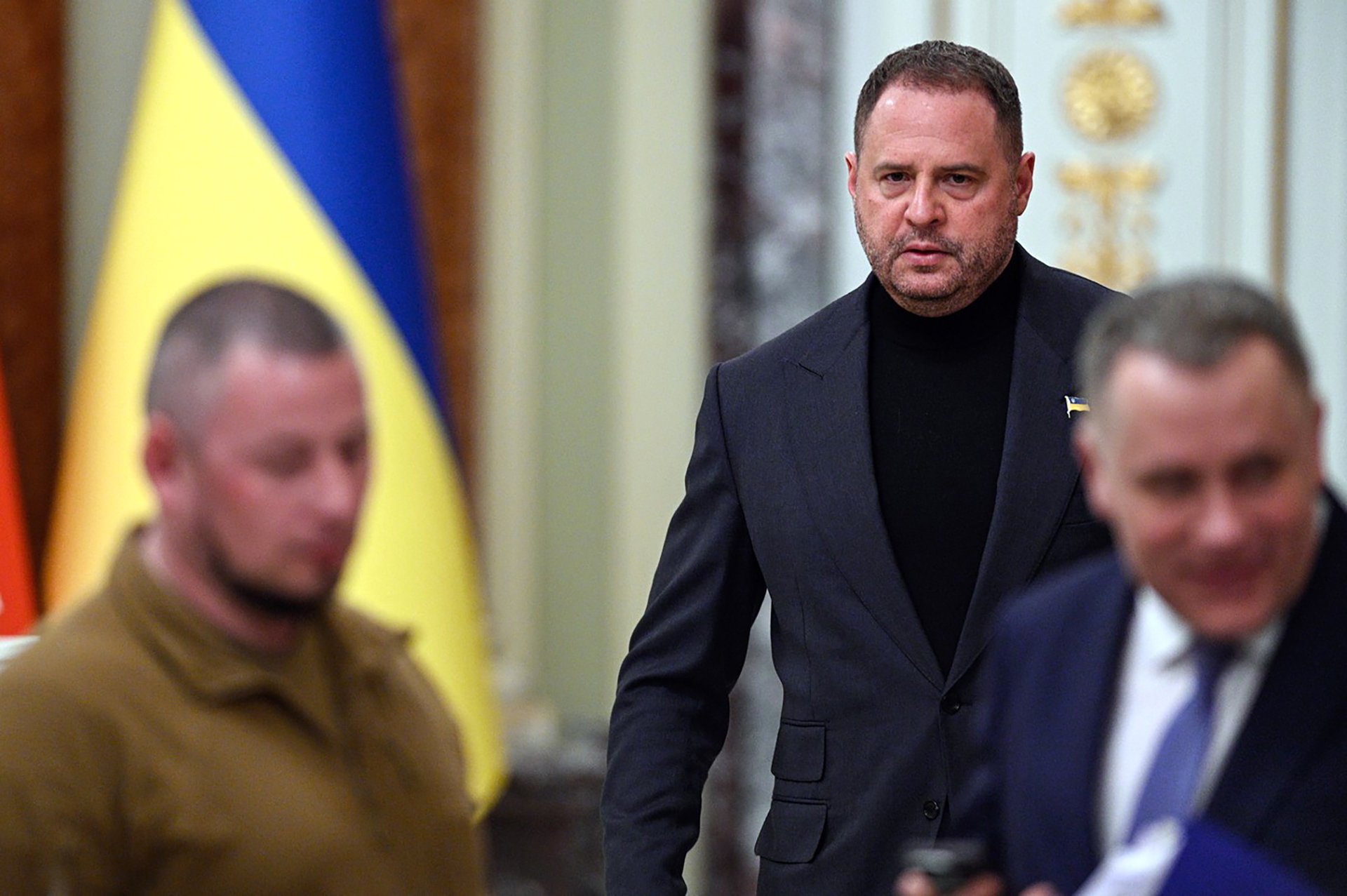 Část poslanců volá po zásadnějších změnách. Chtějí rezignaci celé vlády a tlačí především na odchod Zelenského pravé ruky, šéfa jeho kabinetu Andrije Jermaka.
Autor: Ukrinform / Shutterstock Editorial / Profimedia