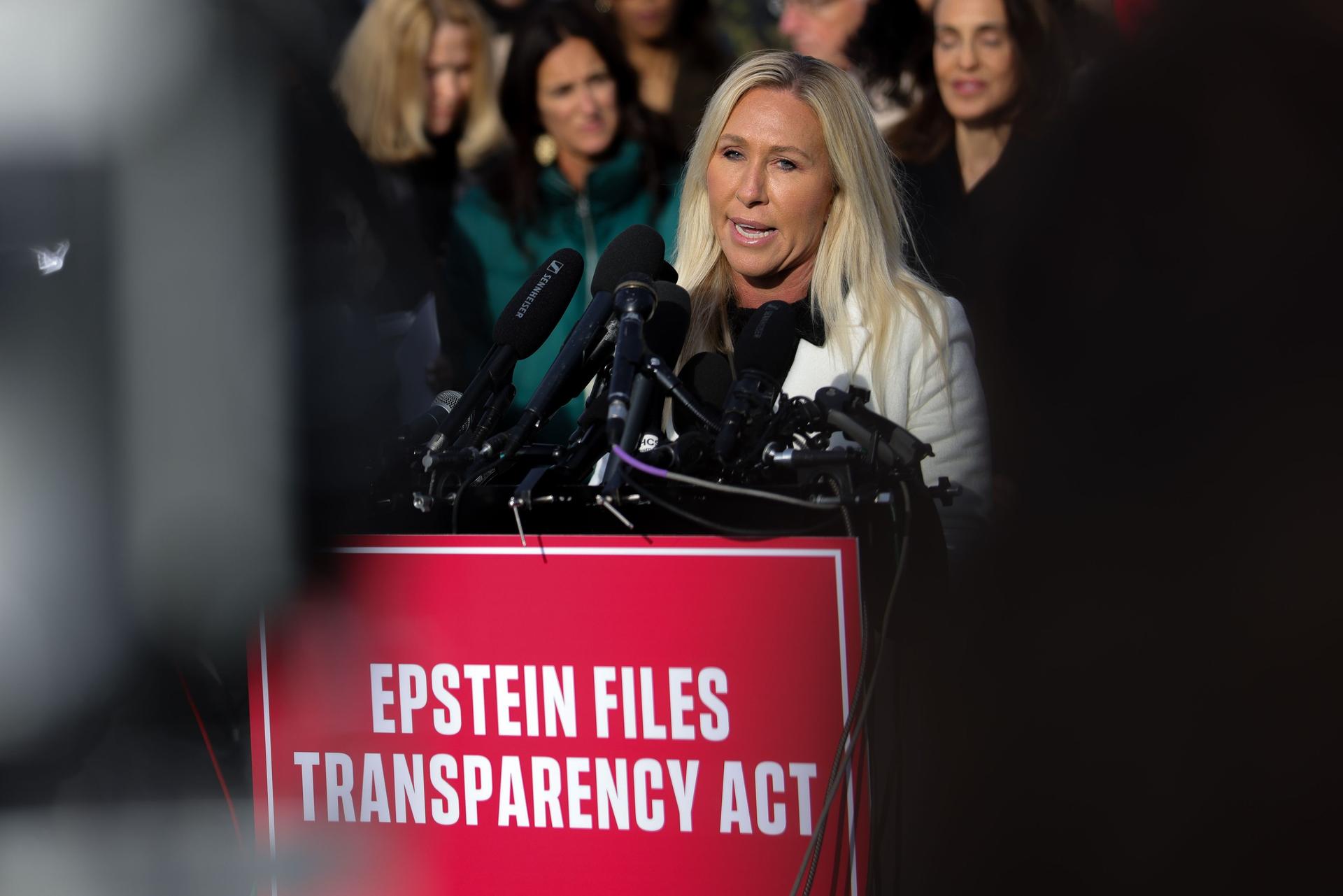 Proti Trumpovi se kvůli Epsteinovi začínají obracet i jeho nejvěrnější republikáni, jako je Marjorie Taylor Greene